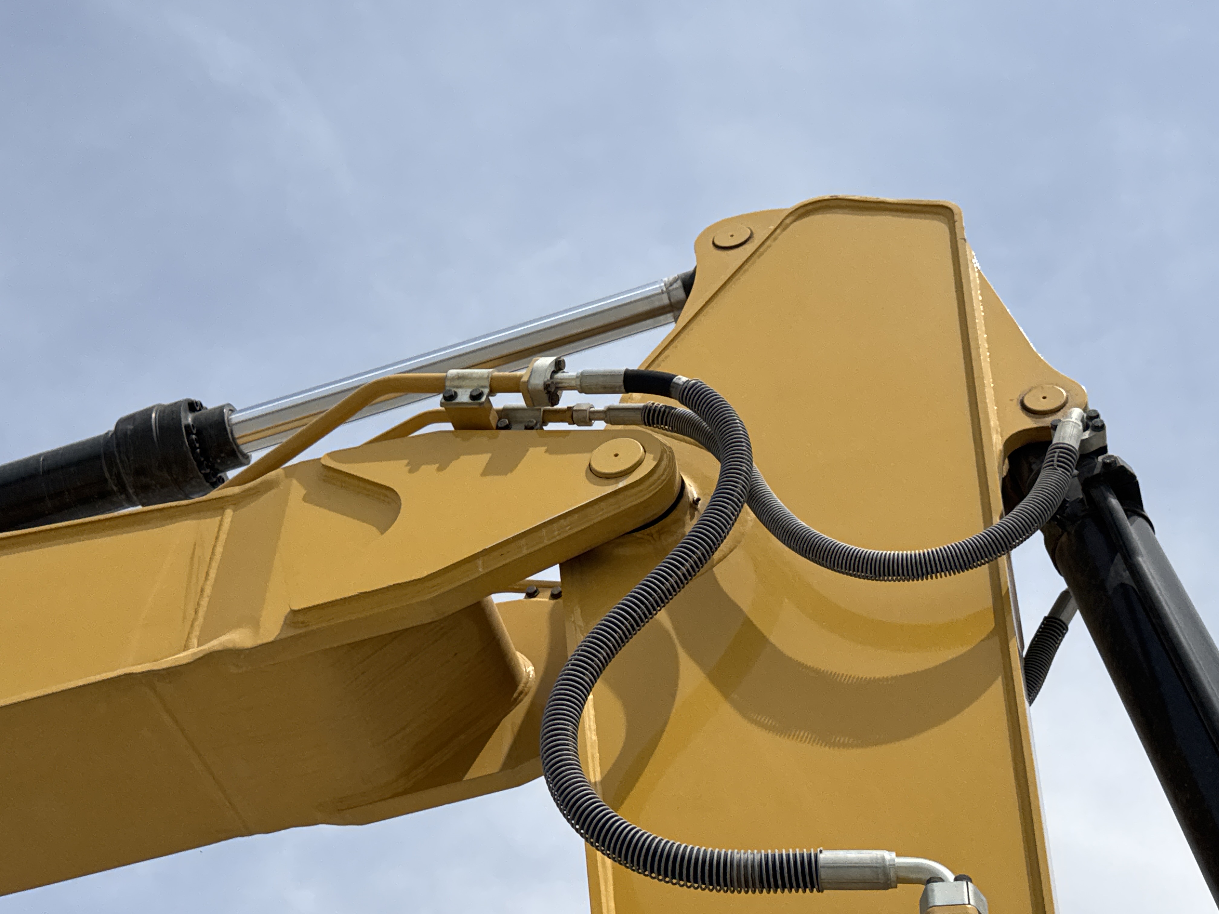 MDX-021-Cat-323D3-Medium-excavators-inspection-Chassis-Pin-and-bushings-boom-to-stick-1