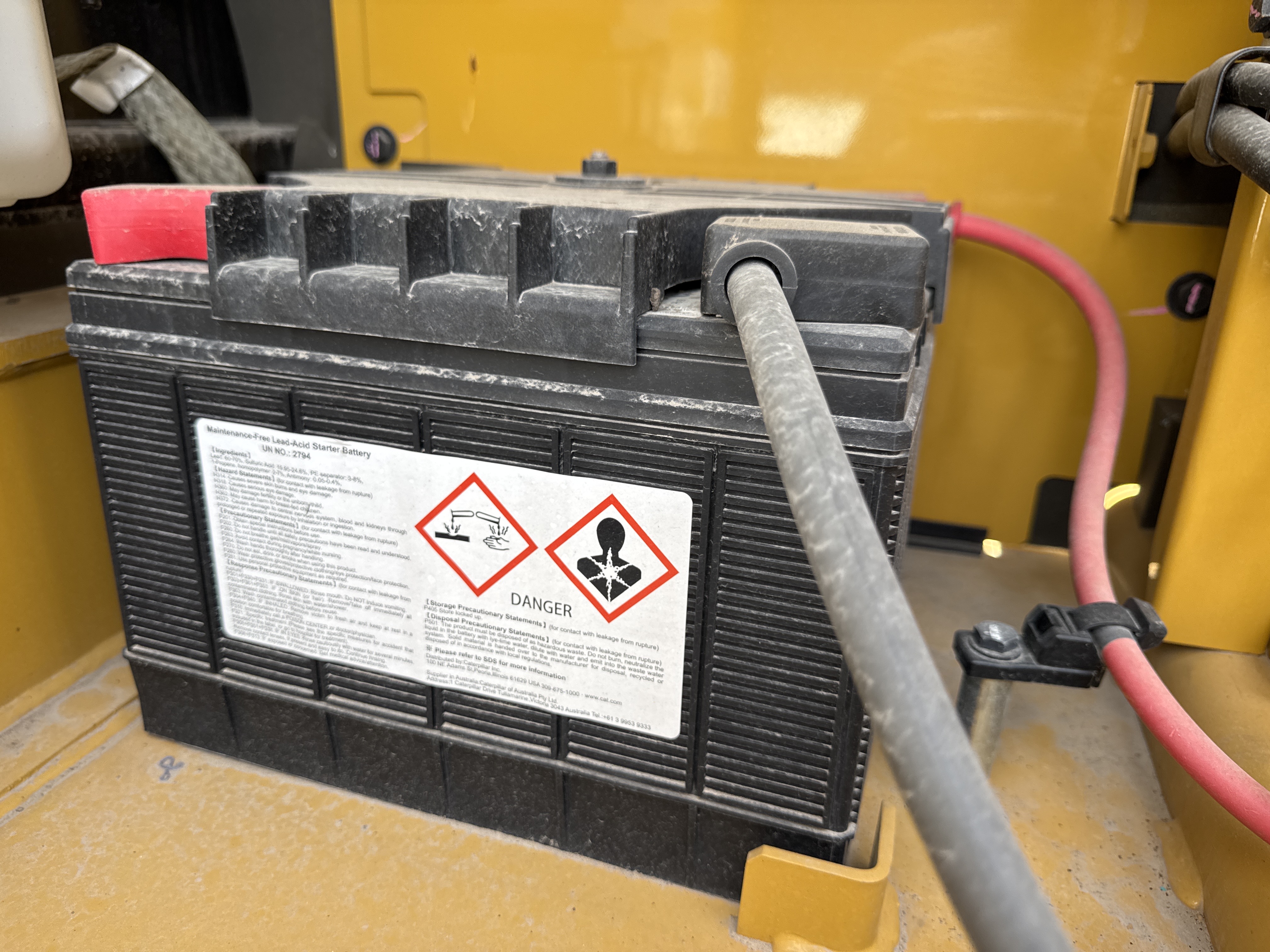 MDX-021-Cat-323D3-Medium-excavators-inspection-Electronics-Battery-1