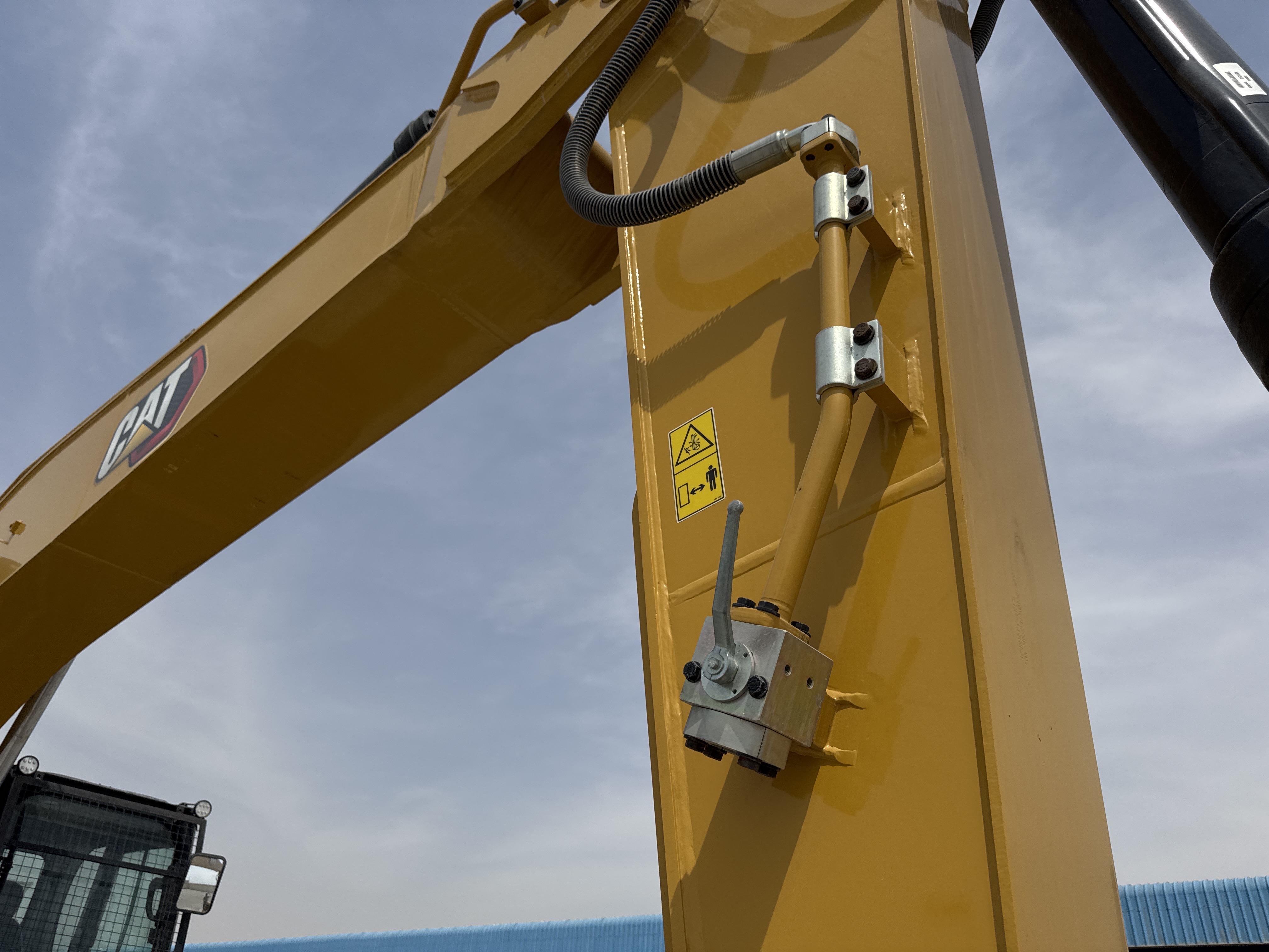 MDX-021-Cat-323D3-Medium-excavators-inspection-Hydraulics-Attachment-piping-1