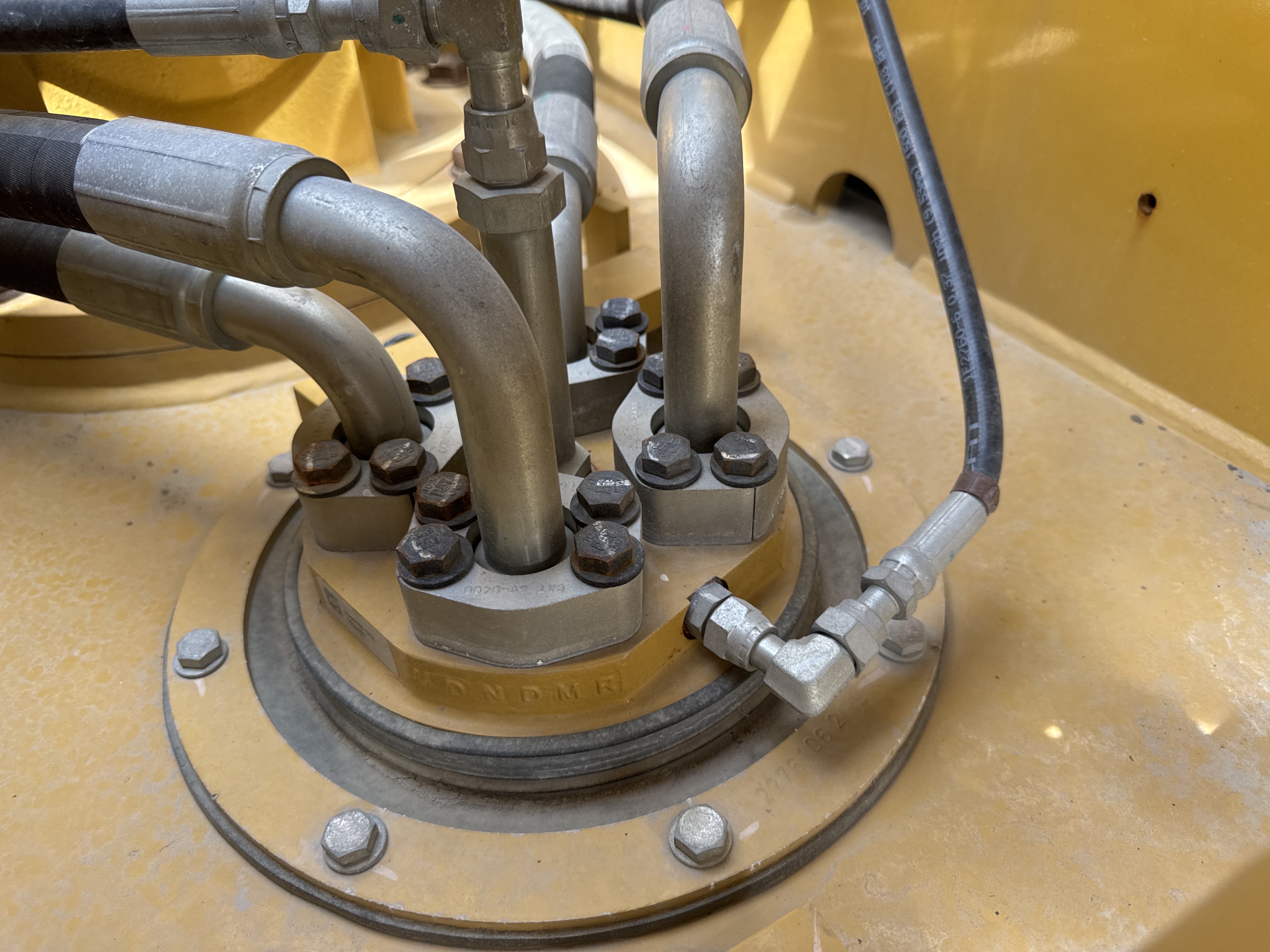 MDX-021-Cat-323D3-Medium-excavators-inspection-Hydraulics-Hydraulic-hoses-and-lines-1