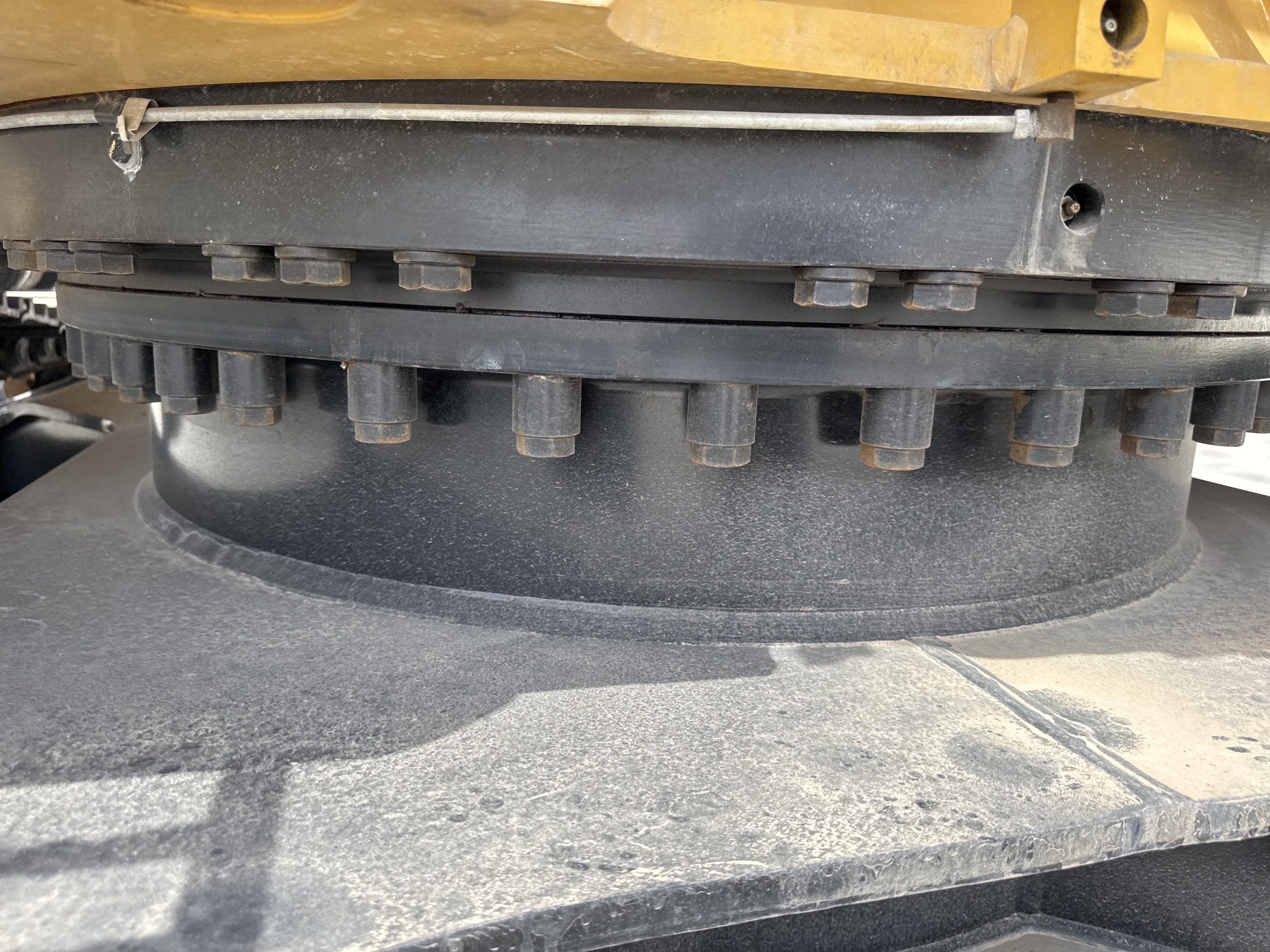 MDX-021-Cat-323D3-Medium-excavators-inspection-Hydraulics-Turntable/slewing-assembly-1