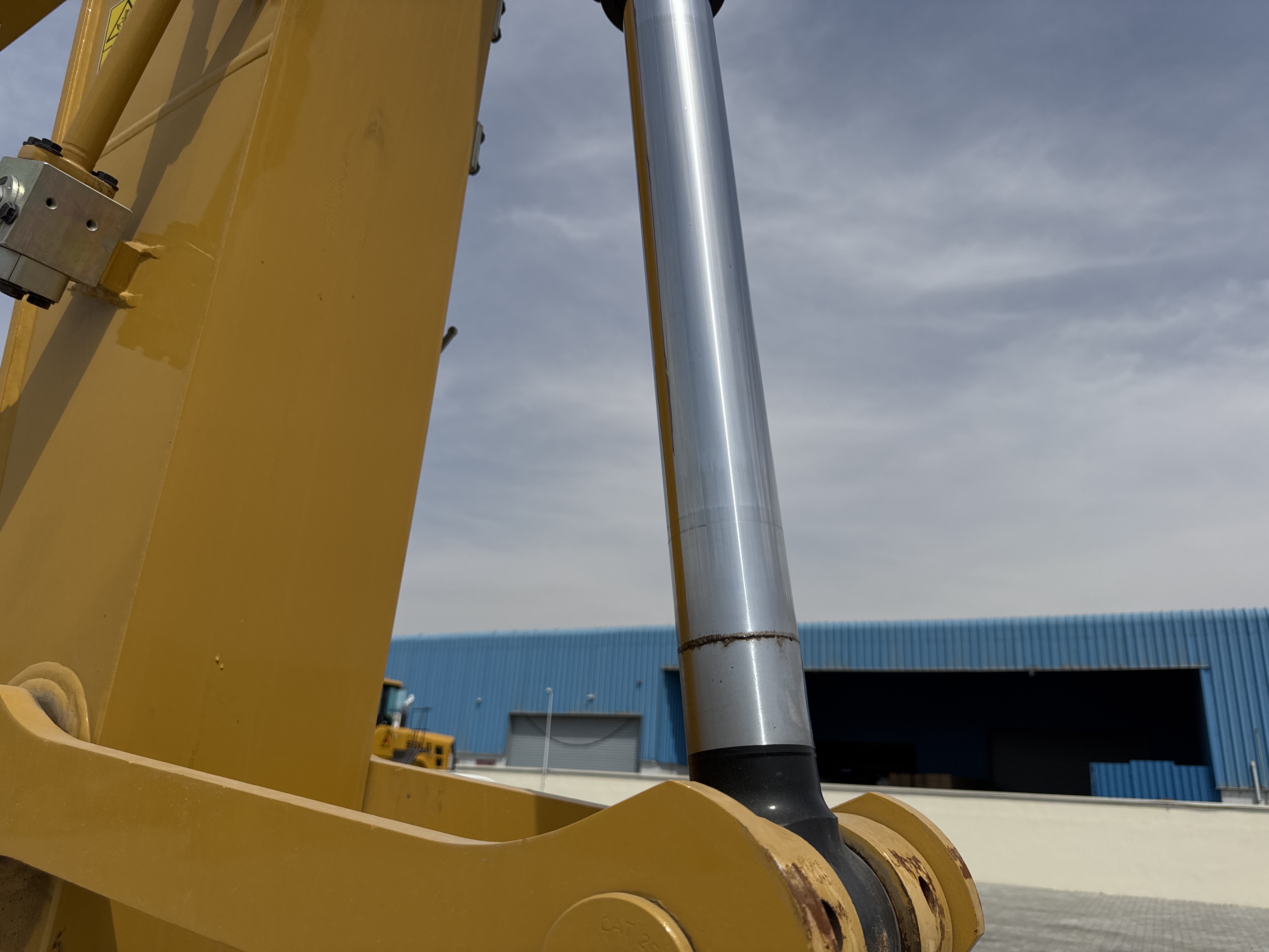 MDX-021-Cat-323D3-Medium-excavators-inspection-Hydraulics-Bucket-cylinder-1
