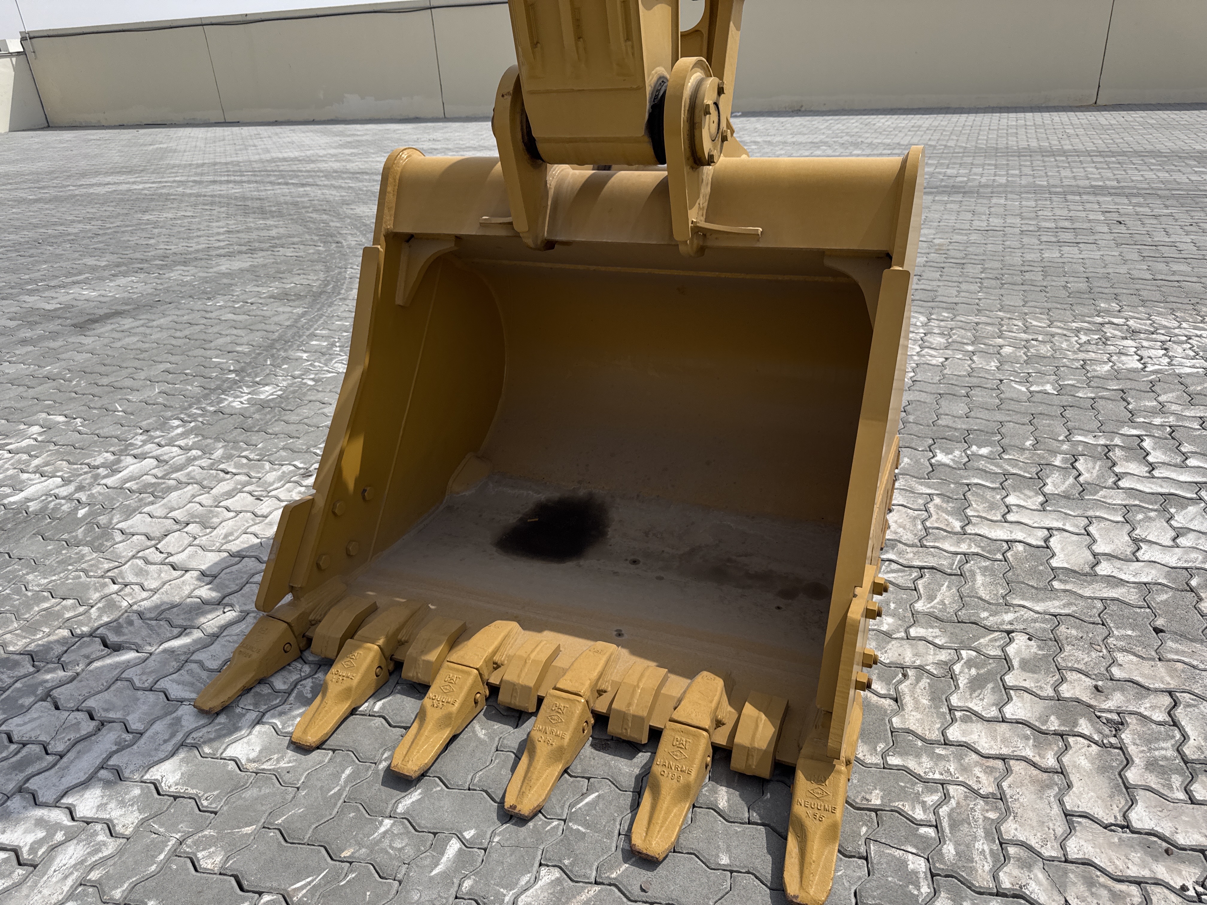 MDX-021-Cat-323D3-Medium-excavators-inspection-Attachment-Excavator-bucket-1