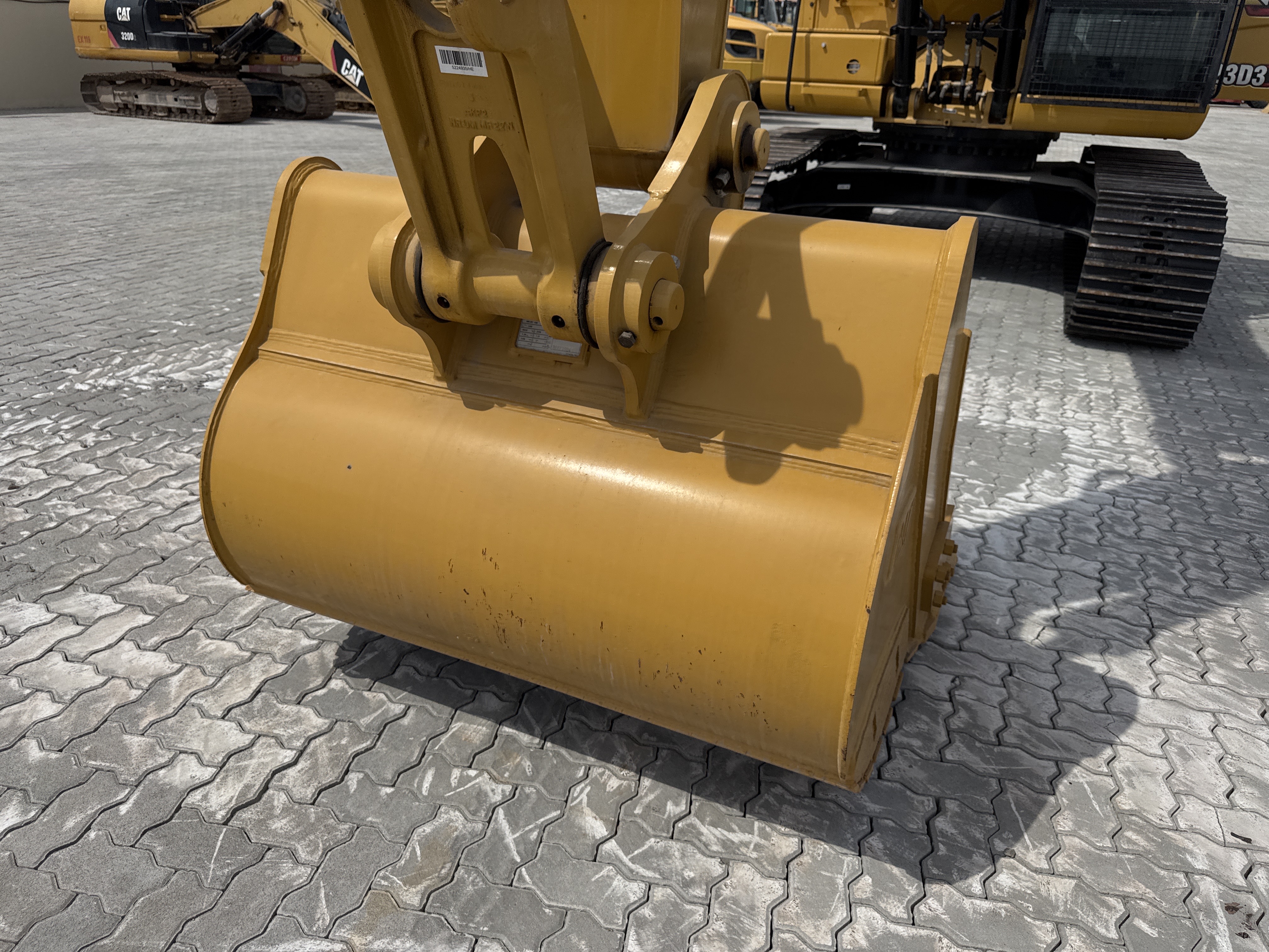 MDX-021-Cat-323D3-Medium-excavators-inspection-Attachment-Excavator-bucket-1