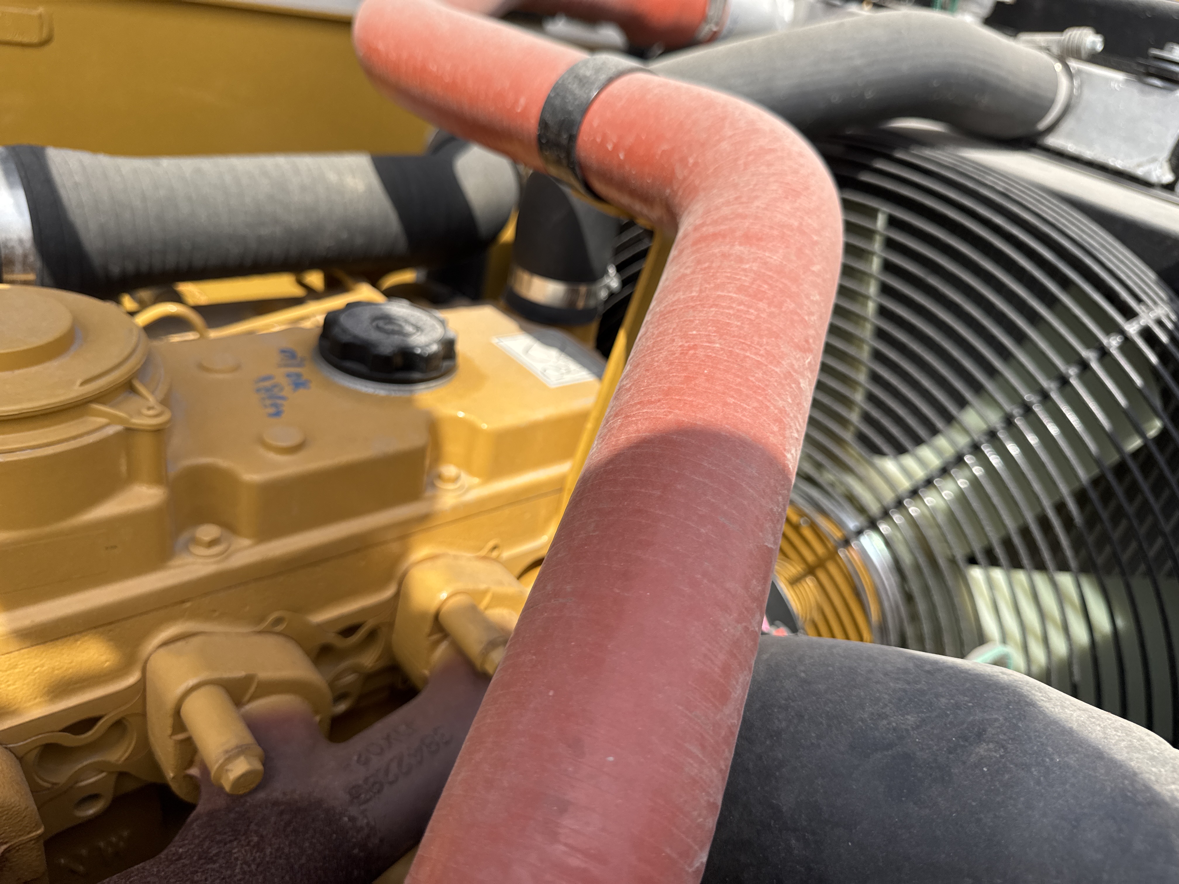 MDX-021-Cat-323D3-Medium-excavators-inspection-Engine-Hoses-1