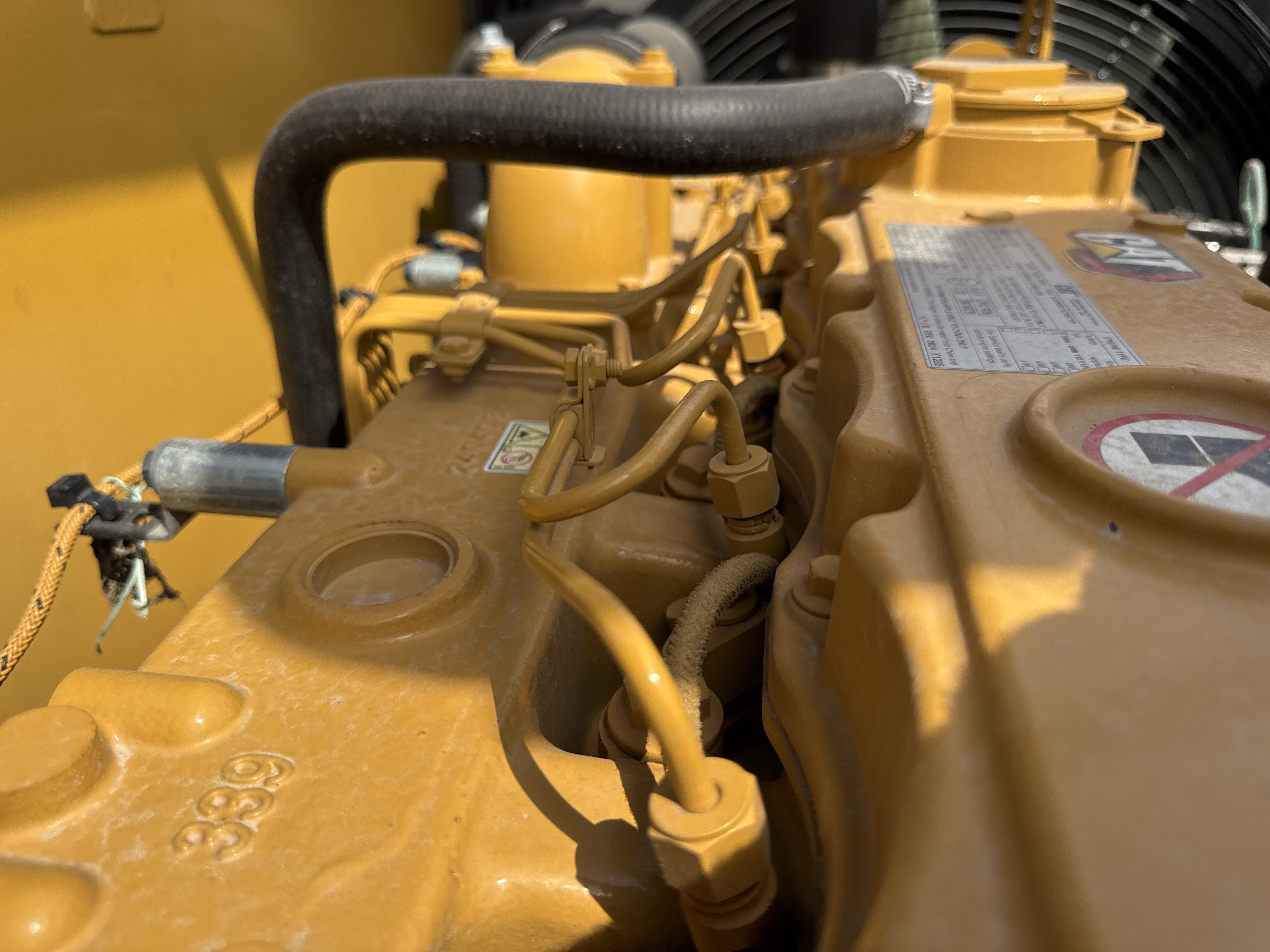 MDX-021-Cat-323D3-Medium-excavators-inspection-Engine-Fuel-leaks-1