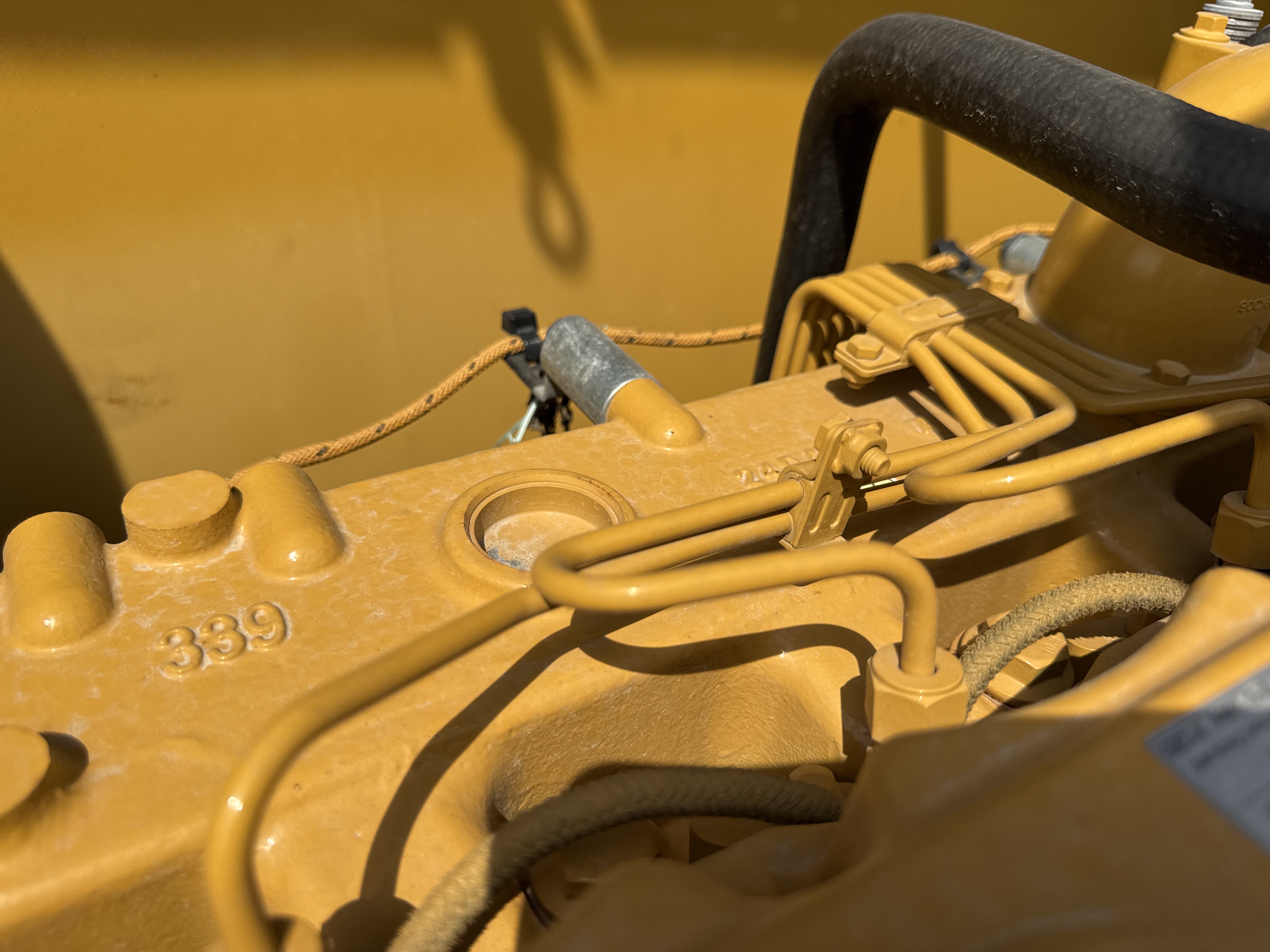 MDX-021-Cat-323D3-Medium-excavators-inspection-Engine-Fuel-leaks-1