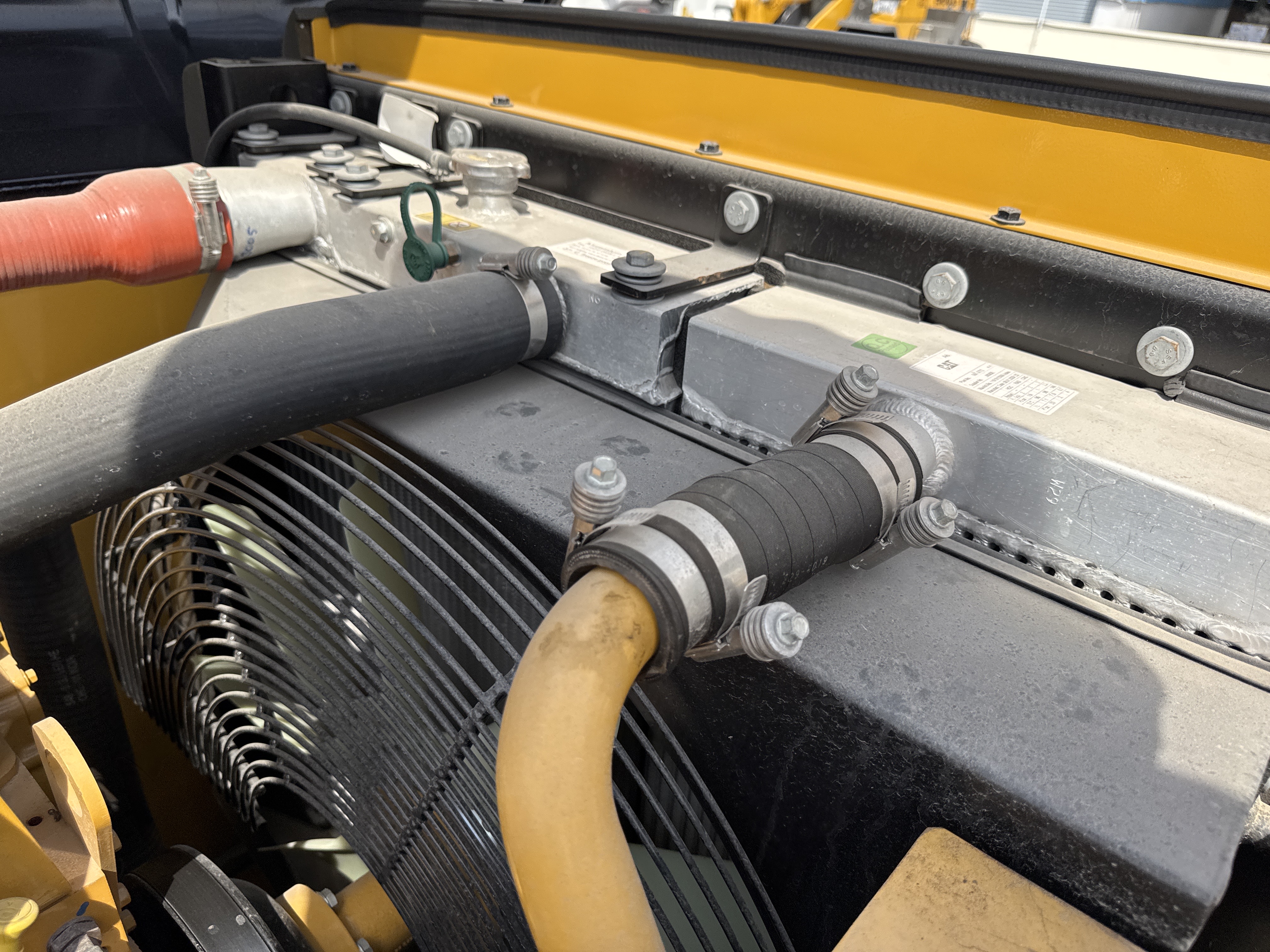 MDX-021-Cat-323D3-Medium-excavators-inspection-Engine-Radiator,-condenser,-intercooler,-hydraulic-cooler-1