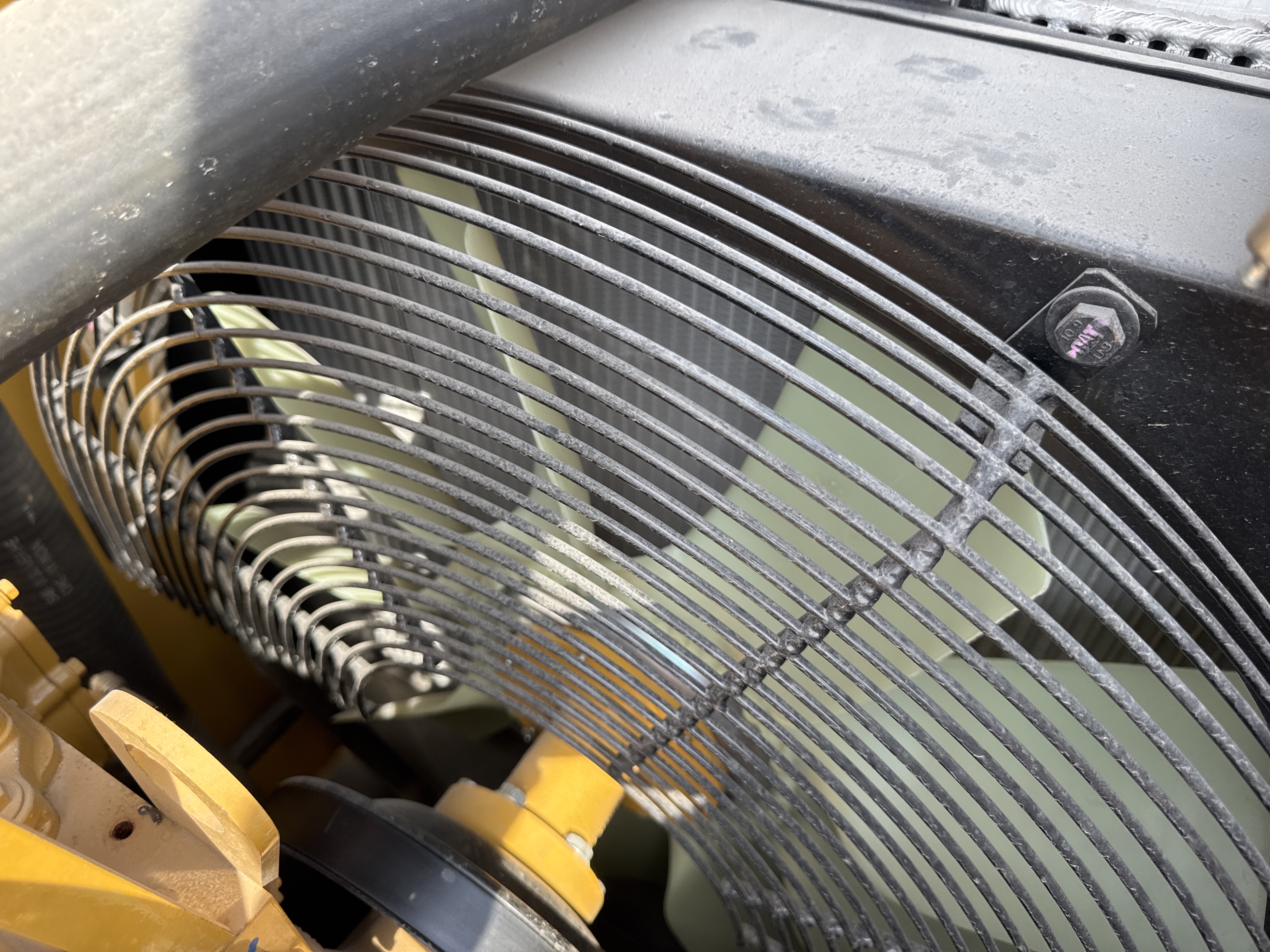 MDX-021-Cat-323D3-Medium-excavators-inspection-Engine-Cooling-fan-and-fan-guard-1