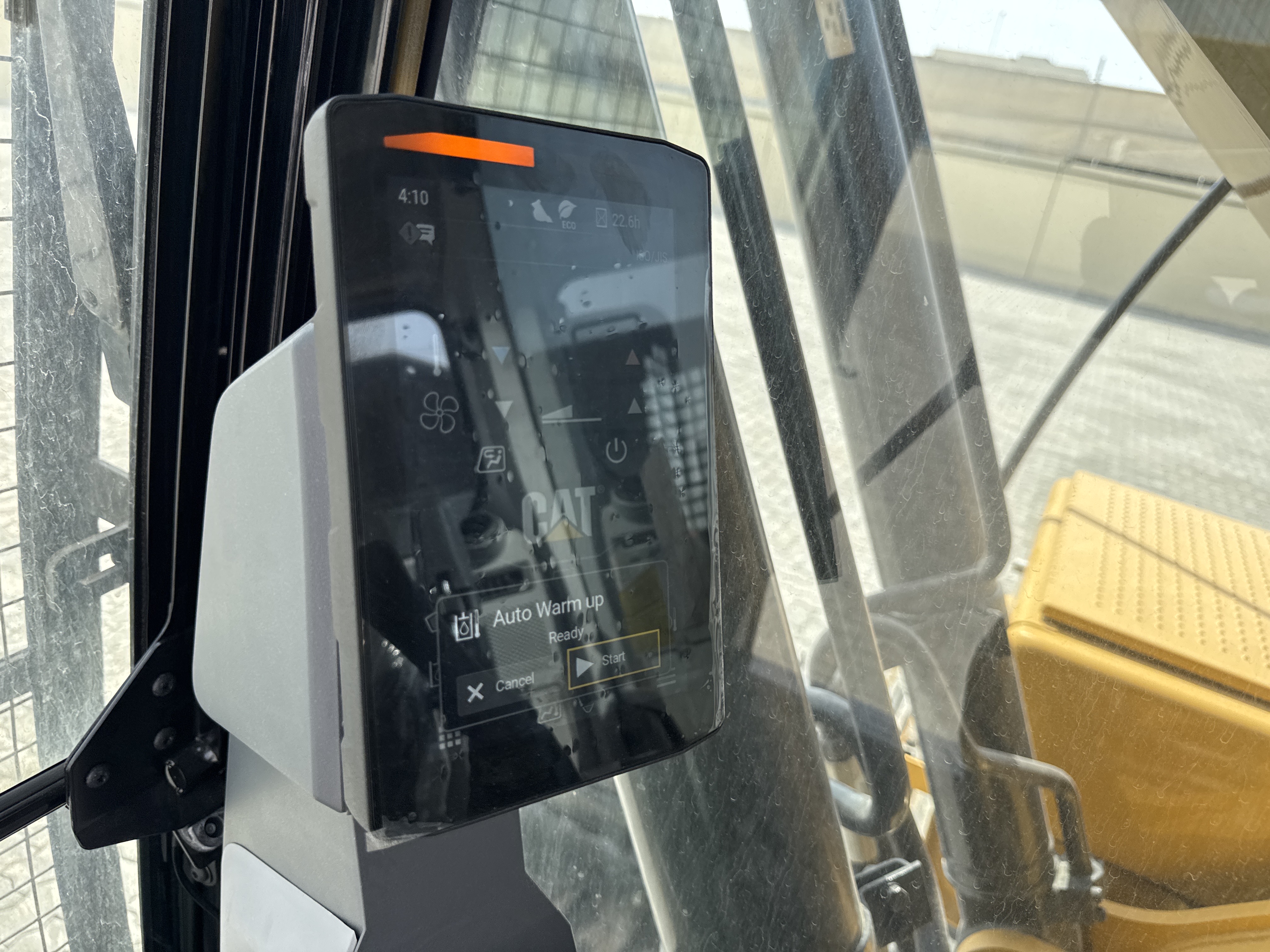 MDX-021-Cat-323D3-Medium-excavators-inspection-Cabin-Instrument-cluster-1