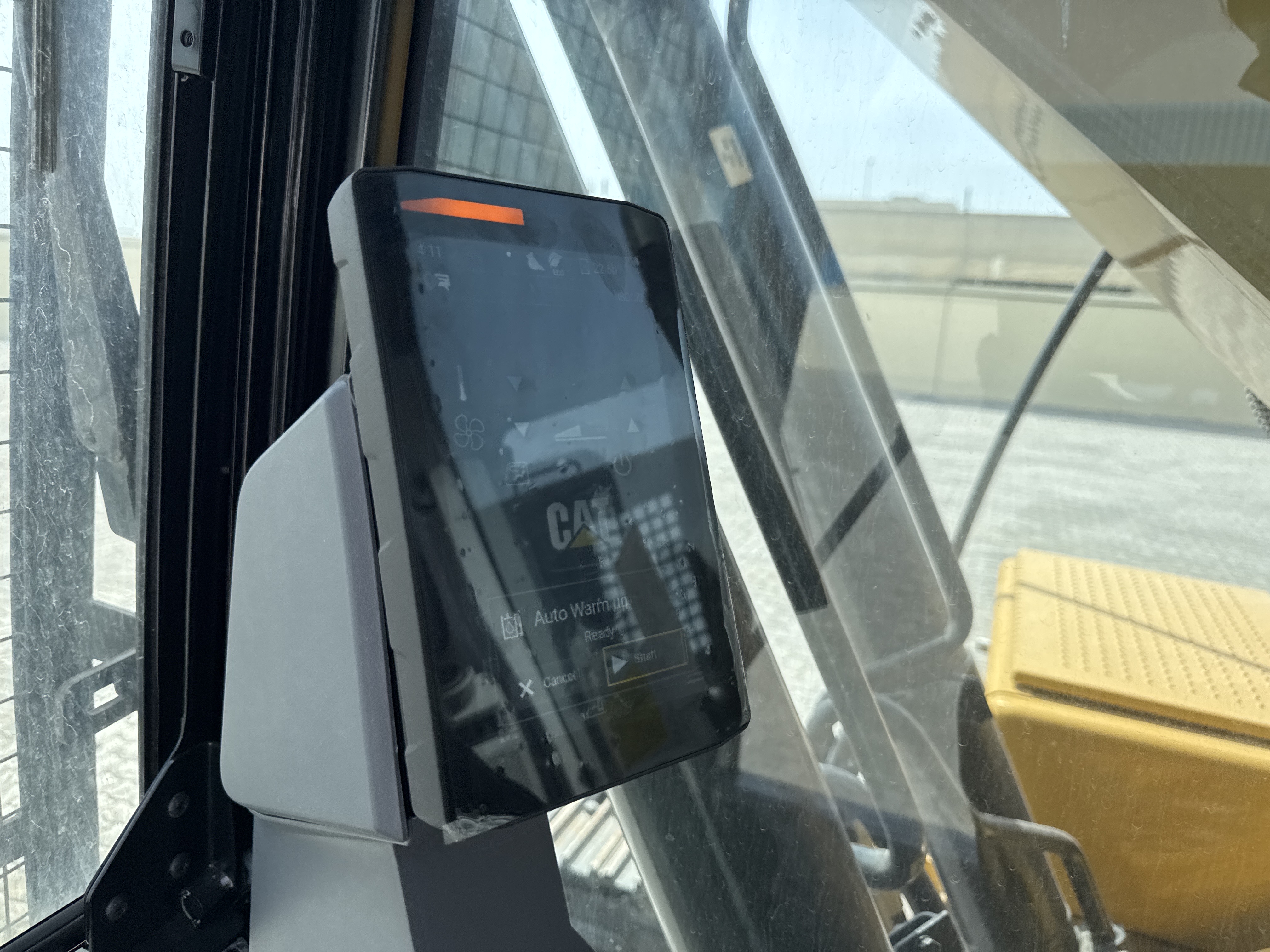 MDX-021-Cat-323D3-Medium-excavators-inspection-Cabin-Instrument-cluster-1