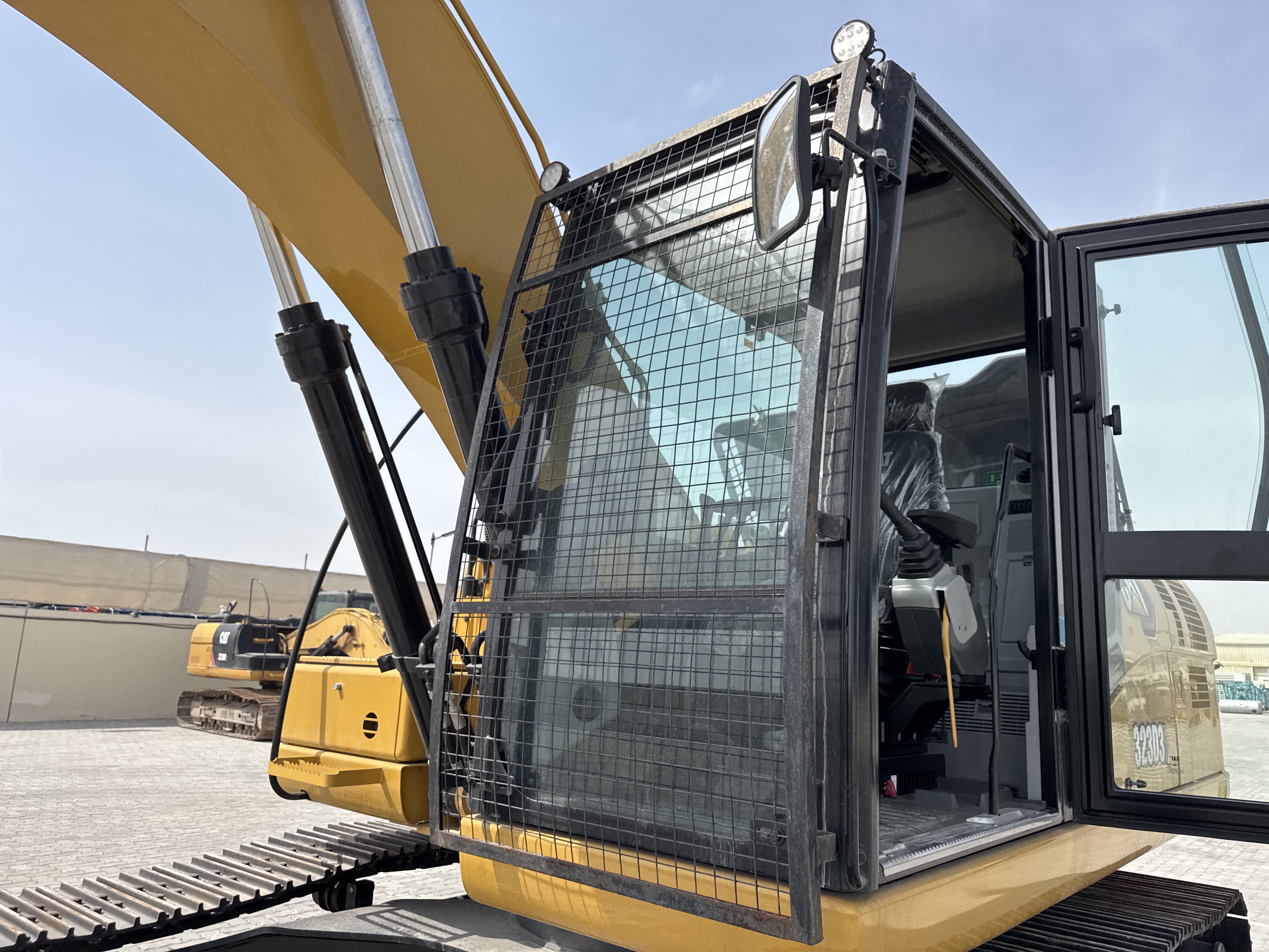 MDX-021-Cat-323D3-Medium-excavators-inspection-Safety-Rollover-protective-structure-(ROPS-/-FOPS)-1