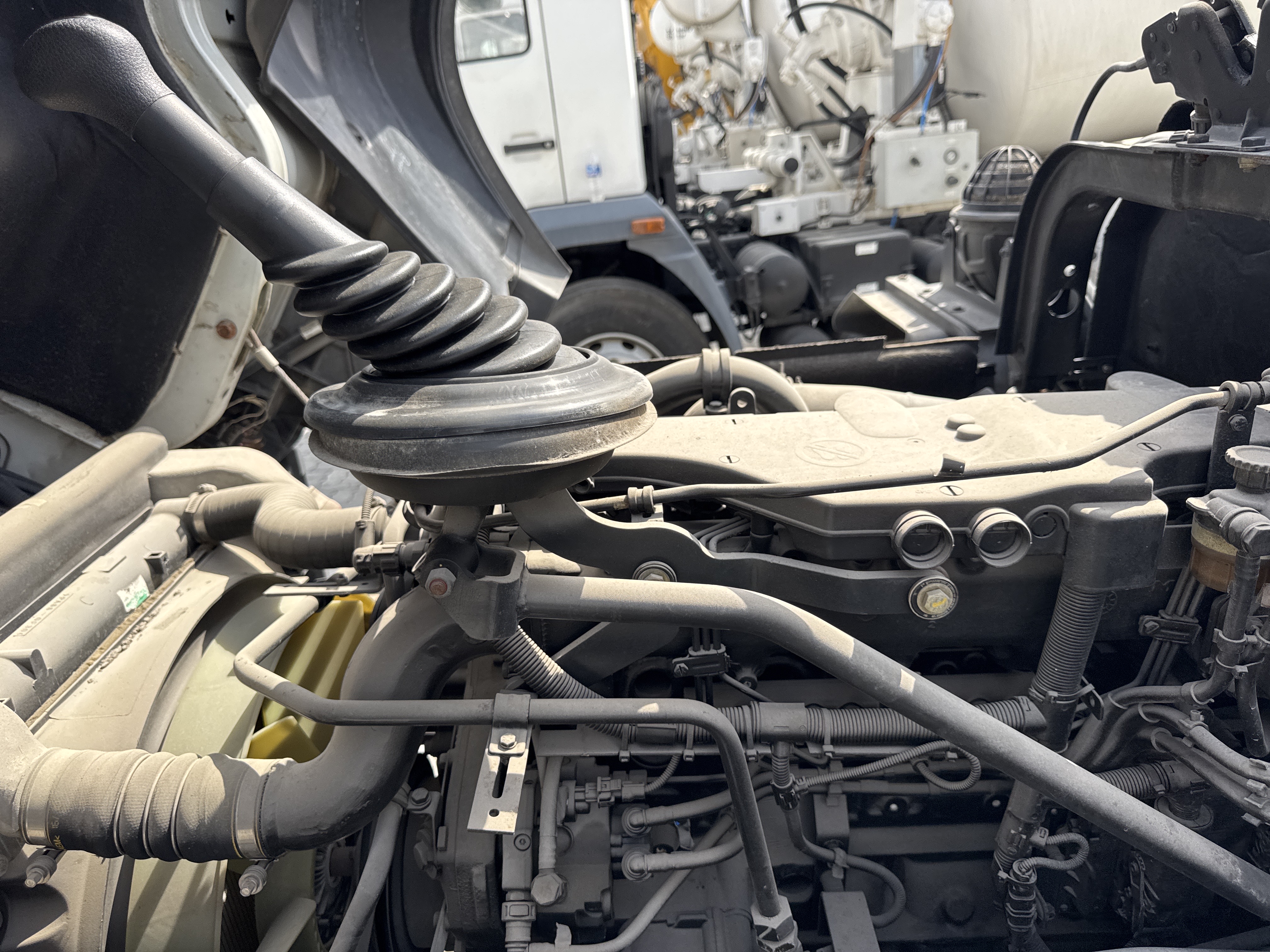 CMT-002-MAN-CLA-26.280-Concrete-mixer-trucks-inspection-Engine-Hoses-1