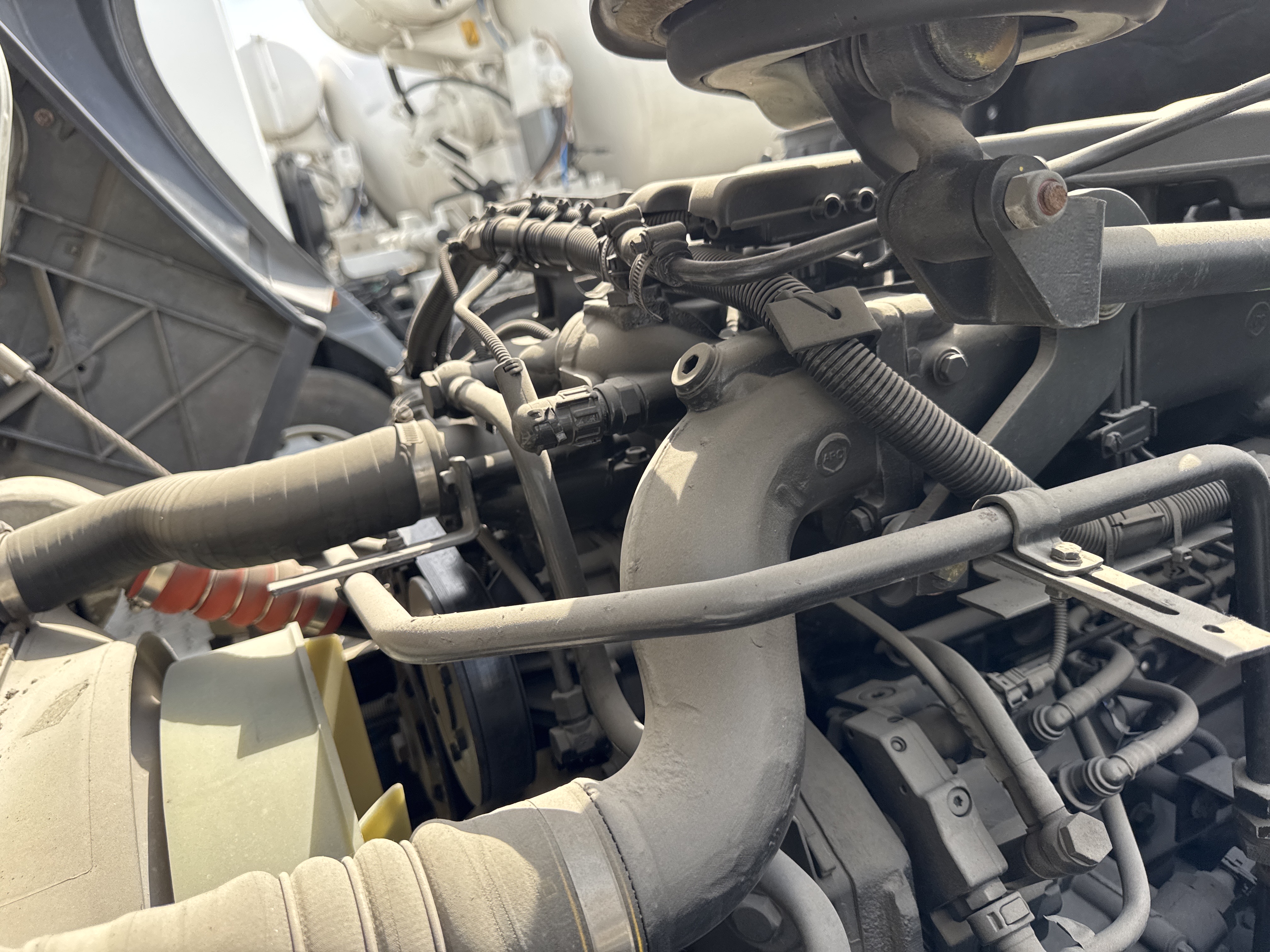 CMT-002-MAN-CLA-26.280-Concrete-mixer-trucks-inspection-Engine-Hoses-1