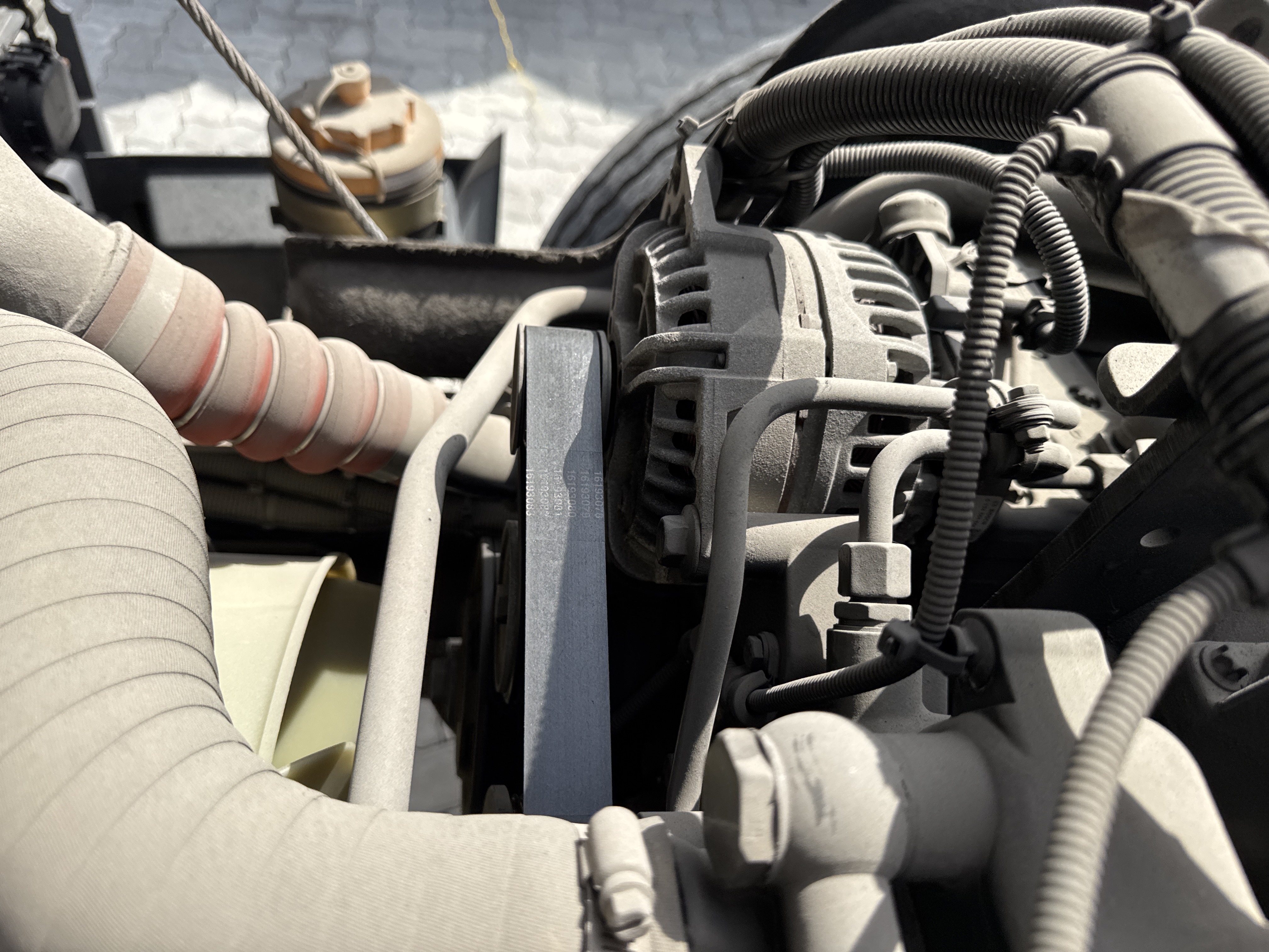 CMT-002-MAN-CLA-26.280-Concrete-mixer-trucks-inspection-Engine-Belts-1