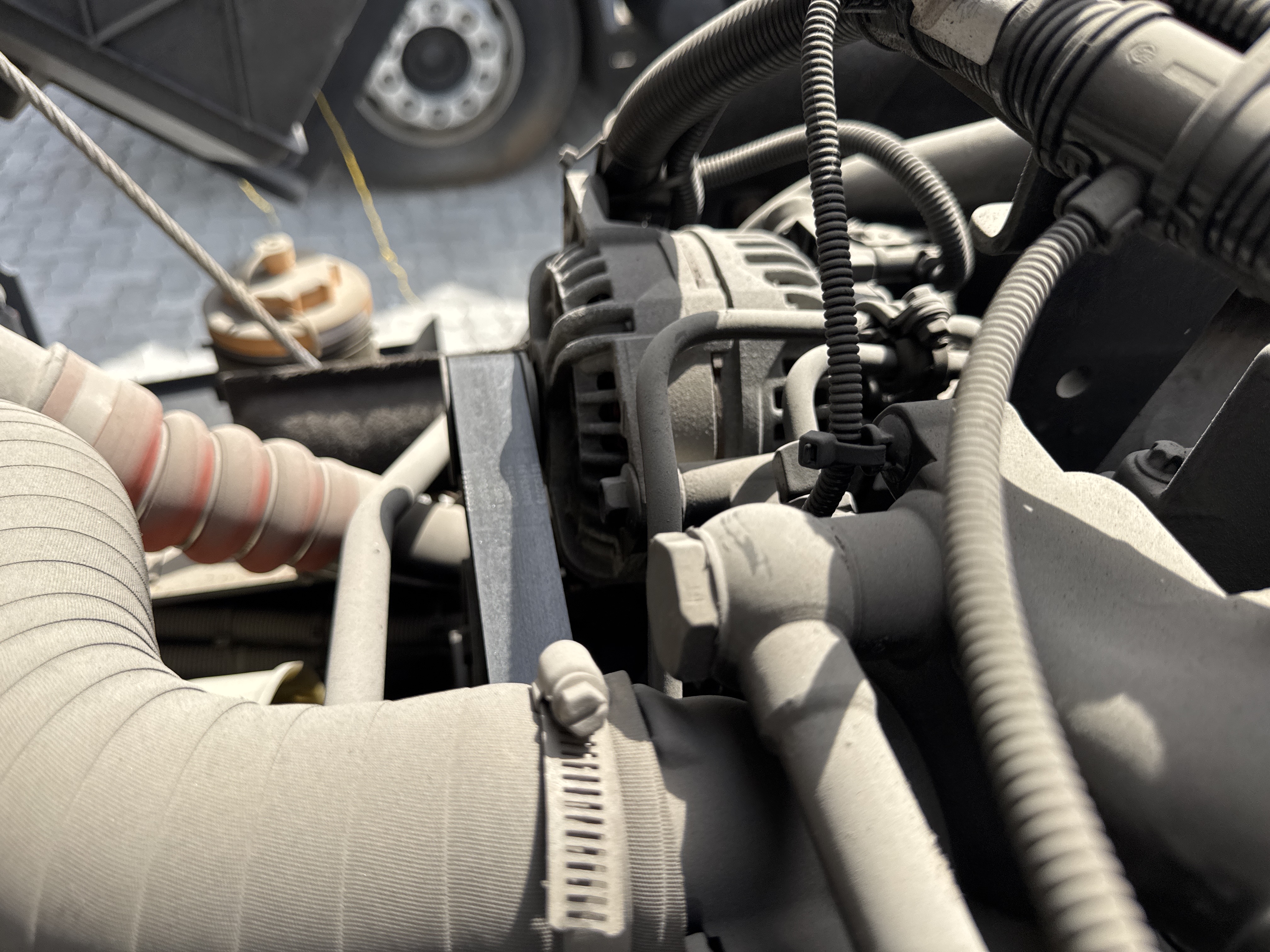 CMT-002-MAN-CLA-26.280-Concrete-mixer-trucks-inspection-Engine-Belts-1