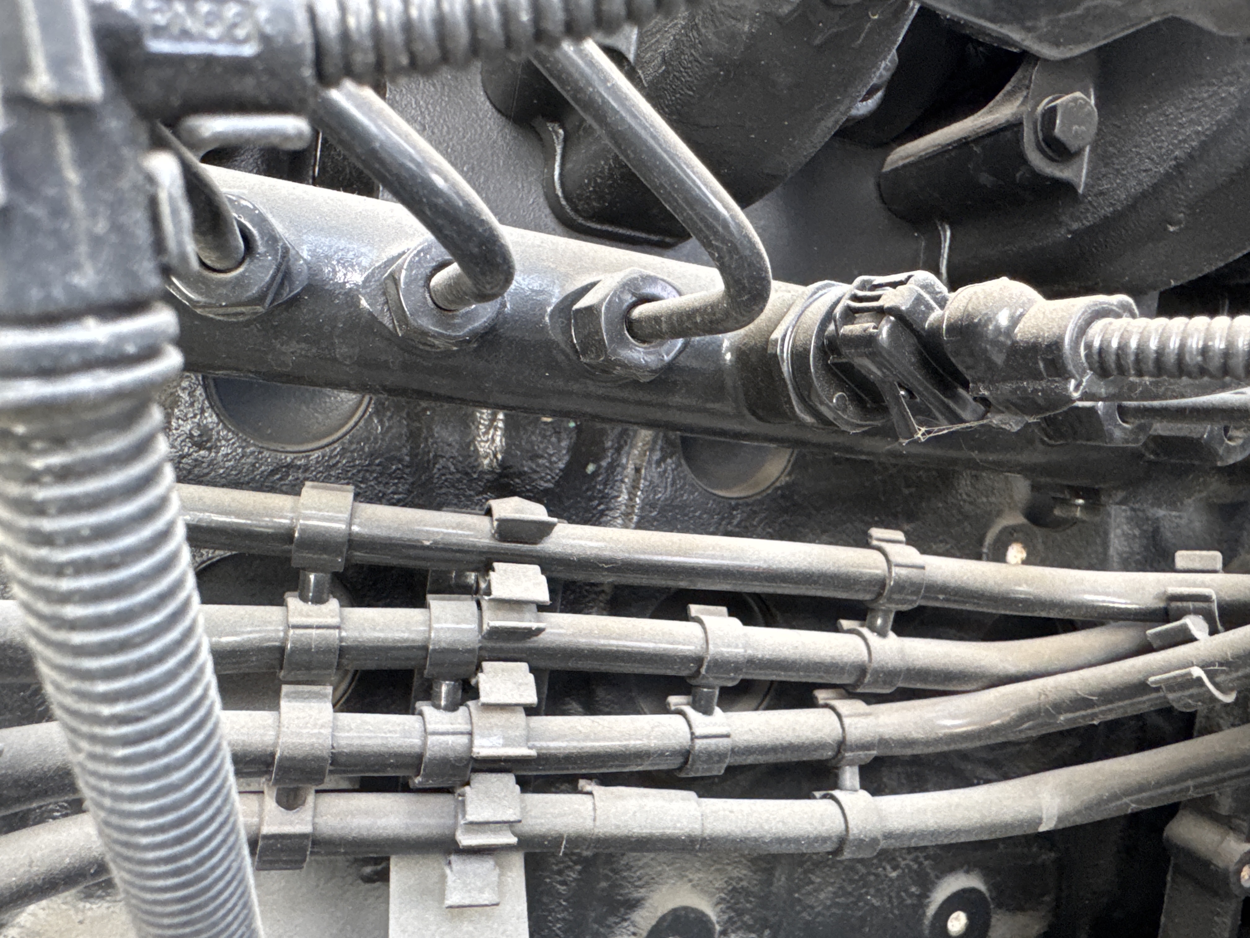 CMT-002-MAN-CLA-26.280-Concrete-mixer-trucks-inspection-Engine-Fuel-leaks-1