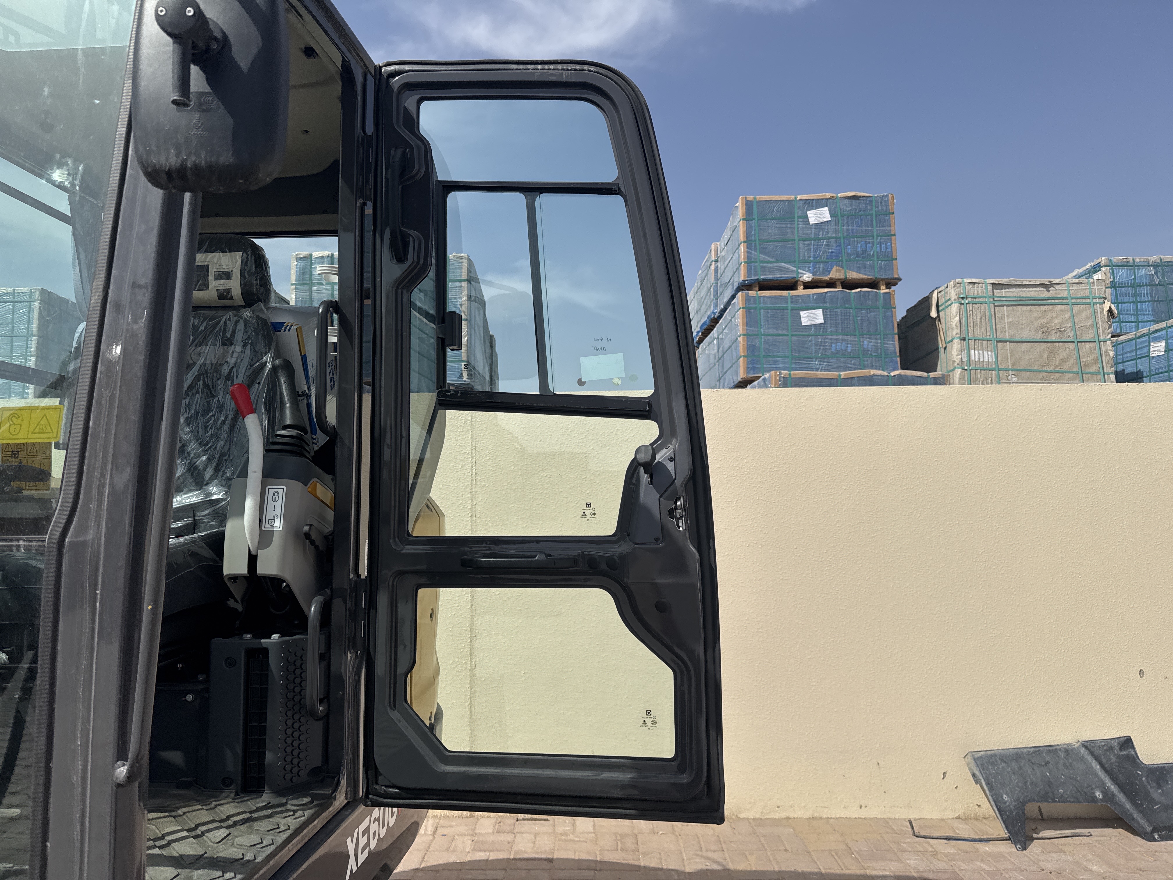 MNX-017-XCMG-XE60G-Pro-Mini-excavators-inspection-Structure-Doors-1