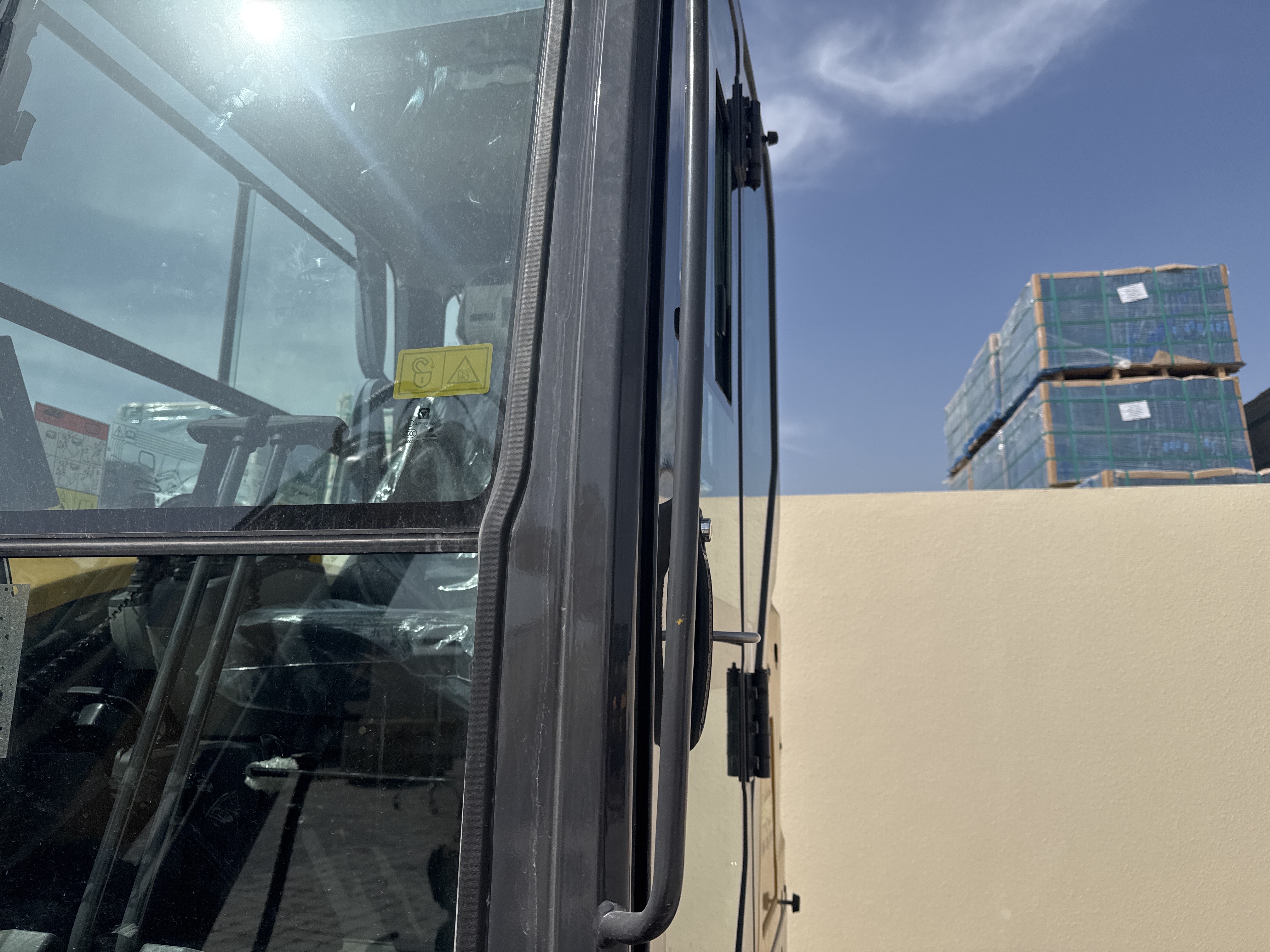 MNX-017-XCMG-XE60G-Pro-Mini-excavators-inspection-Structure-Handrails-1