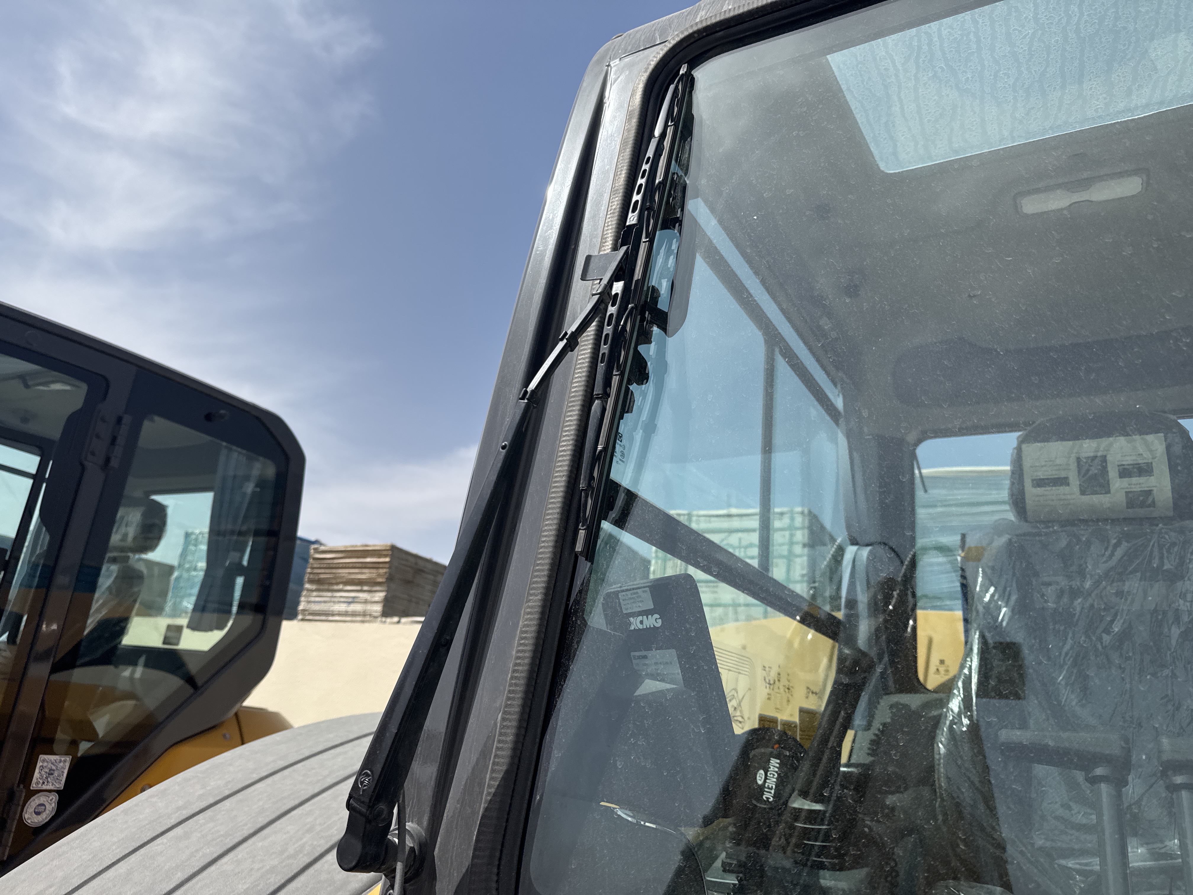 MNX-017-XCMG-XE60G-Pro-Mini-excavators-inspection-Electronics-Wipers-1