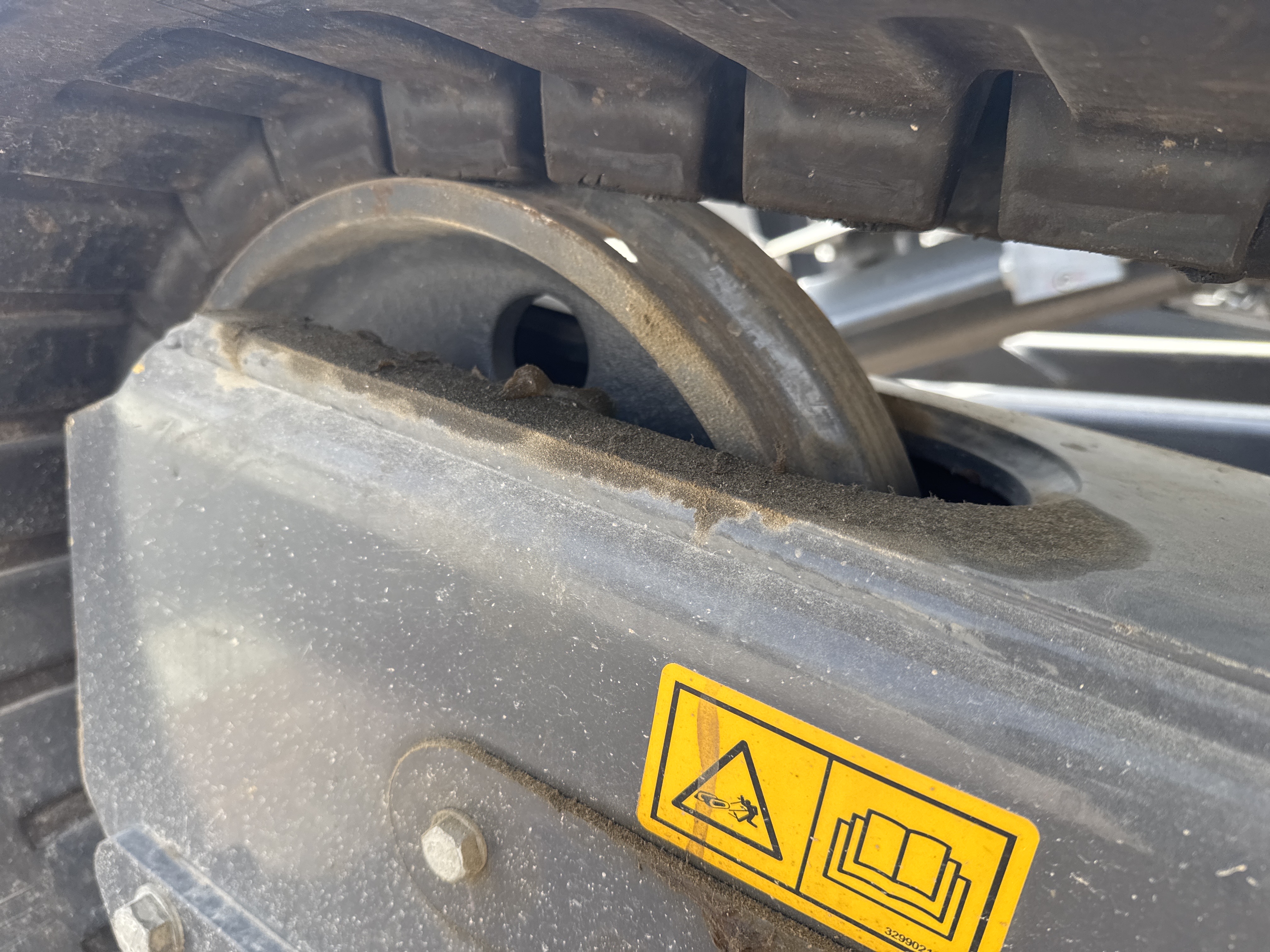 MNX-017-XCMG-XE60G-Pro-Mini-excavators-inspection-Undercarriage-left-idler-1