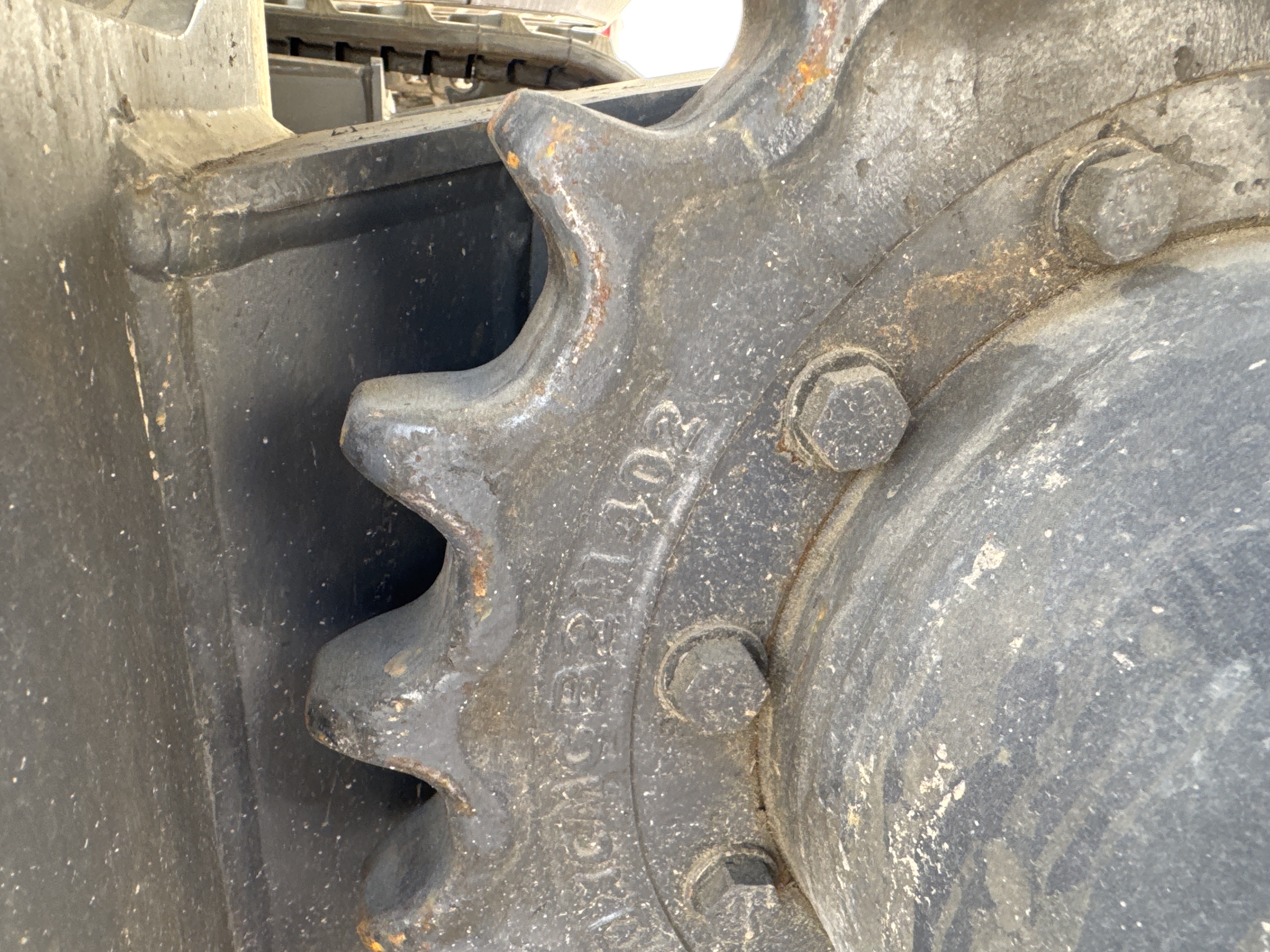 MNX-017-XCMG-XE60G-Pro-Mini-excavators-inspection-Undercarriage-Left-sprocket-1