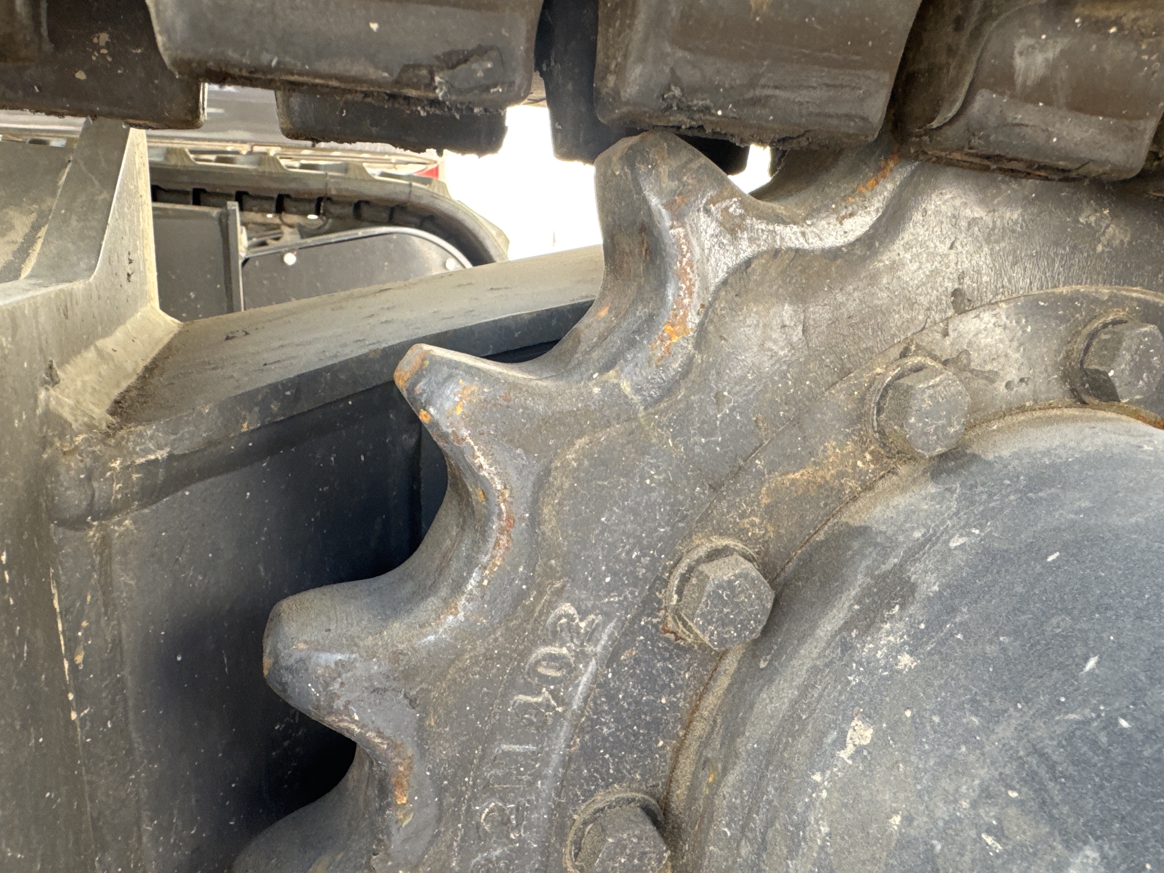 MNX-017-XCMG-XE60G-Pro-Mini-excavators-inspection-Undercarriage-Left-sprocket-1