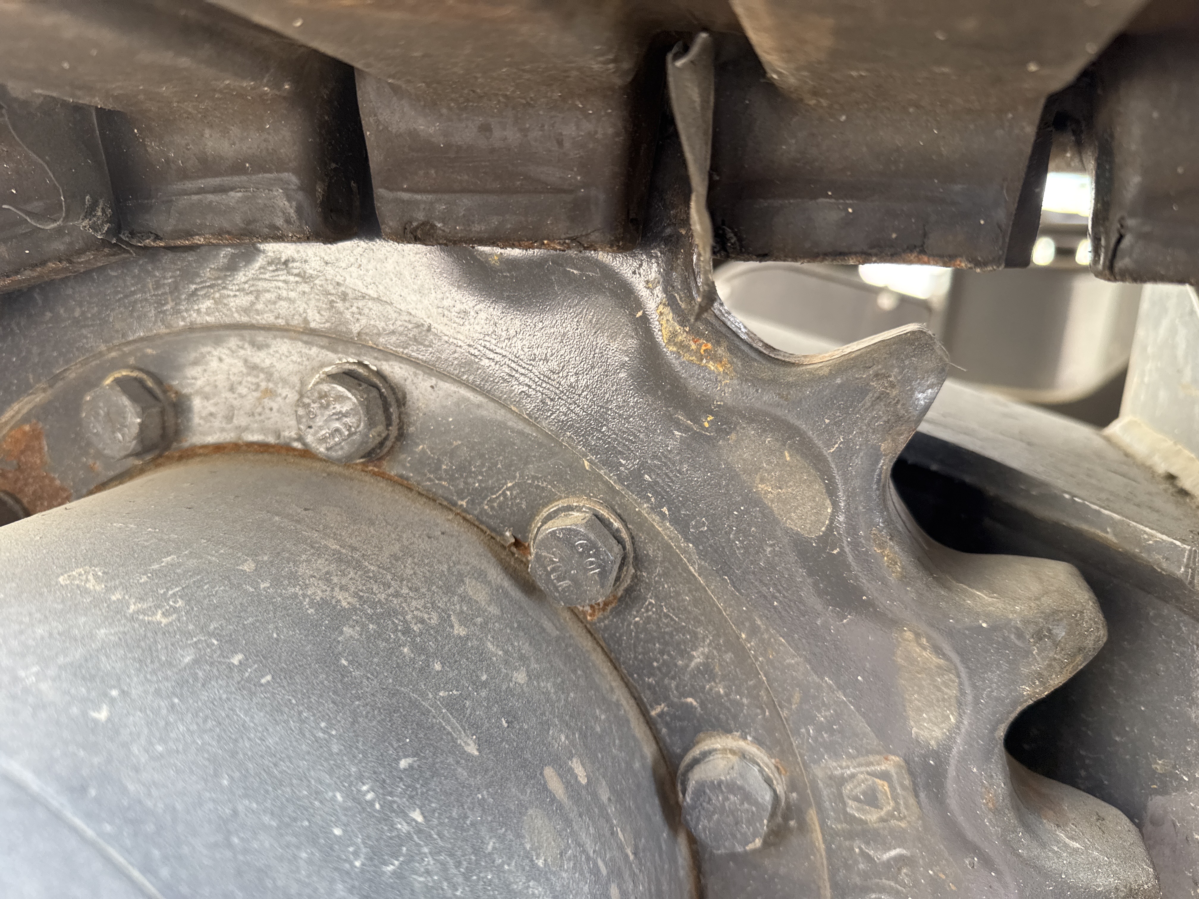 MNX-017-XCMG-XE60G-Pro-Mini-excavators-inspection-Undercarriage-Right-sprocket-1