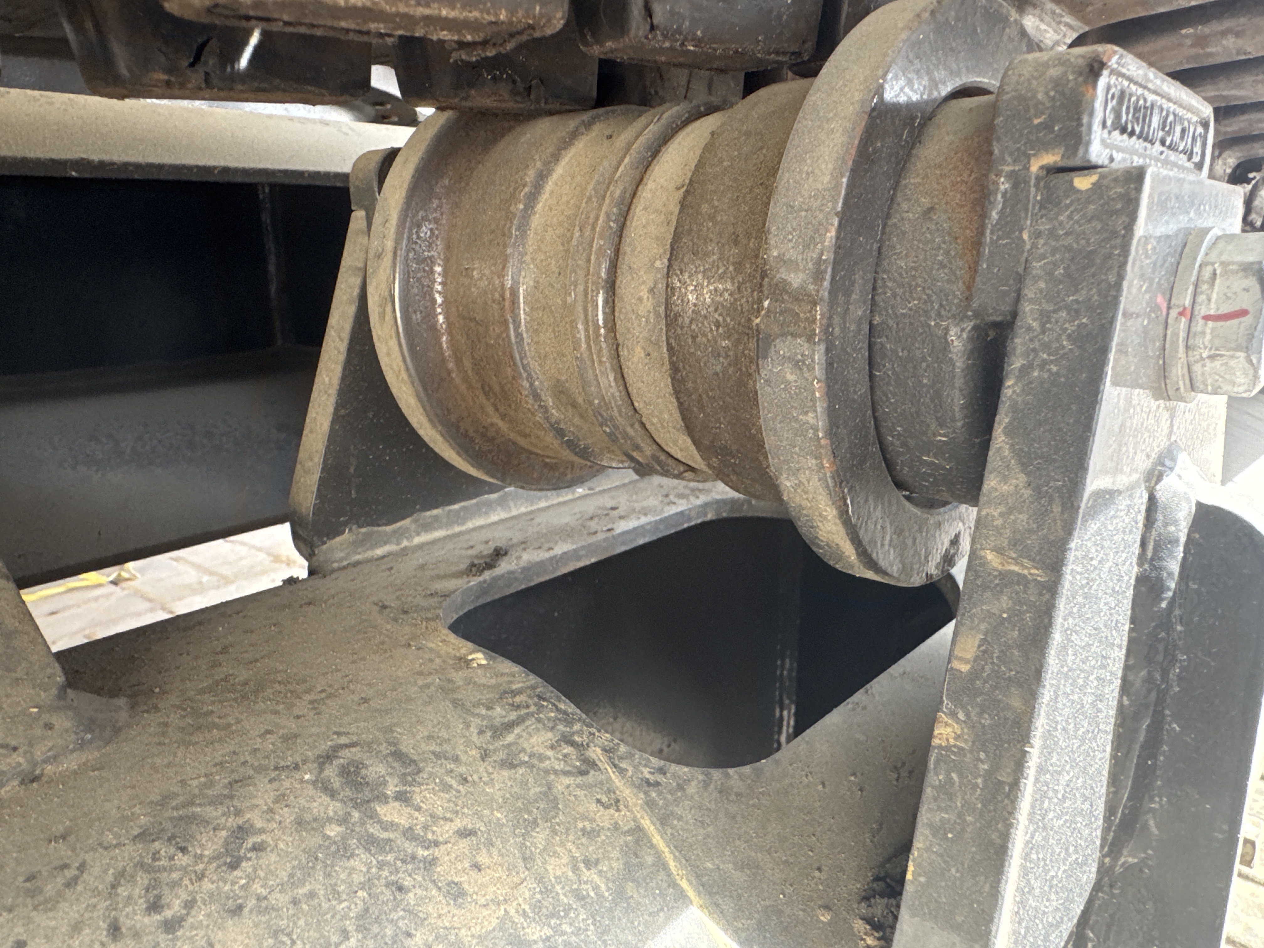 MNX-017-XCMG-XE60G-Pro-Mini-excavators-inspection-Undercarriage-Right-carrier-rollers-1