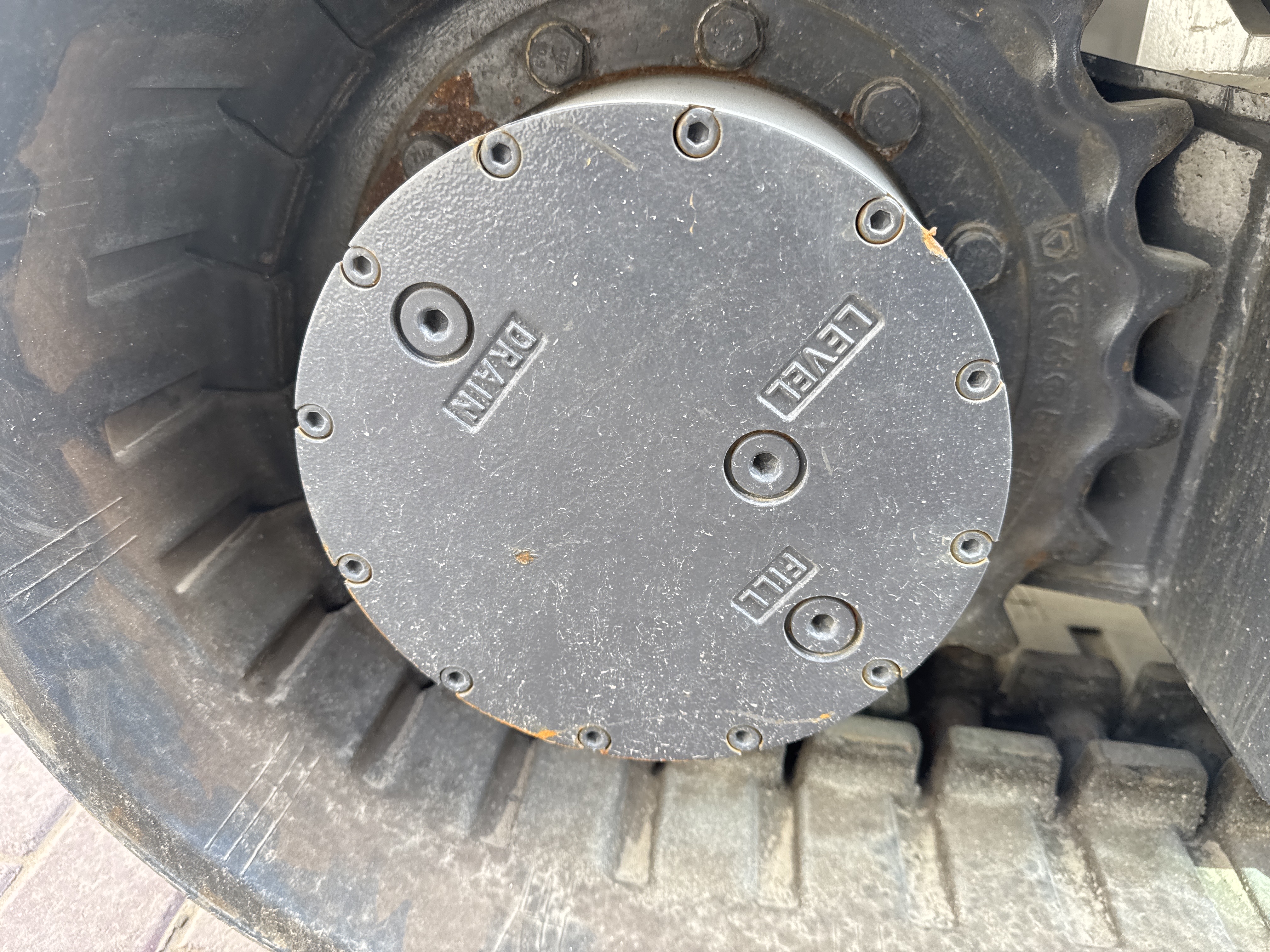 MNX-017-XCMG-XE60G-Pro-Mini-excavators-inspection-Undercarriage-Final-drives-1