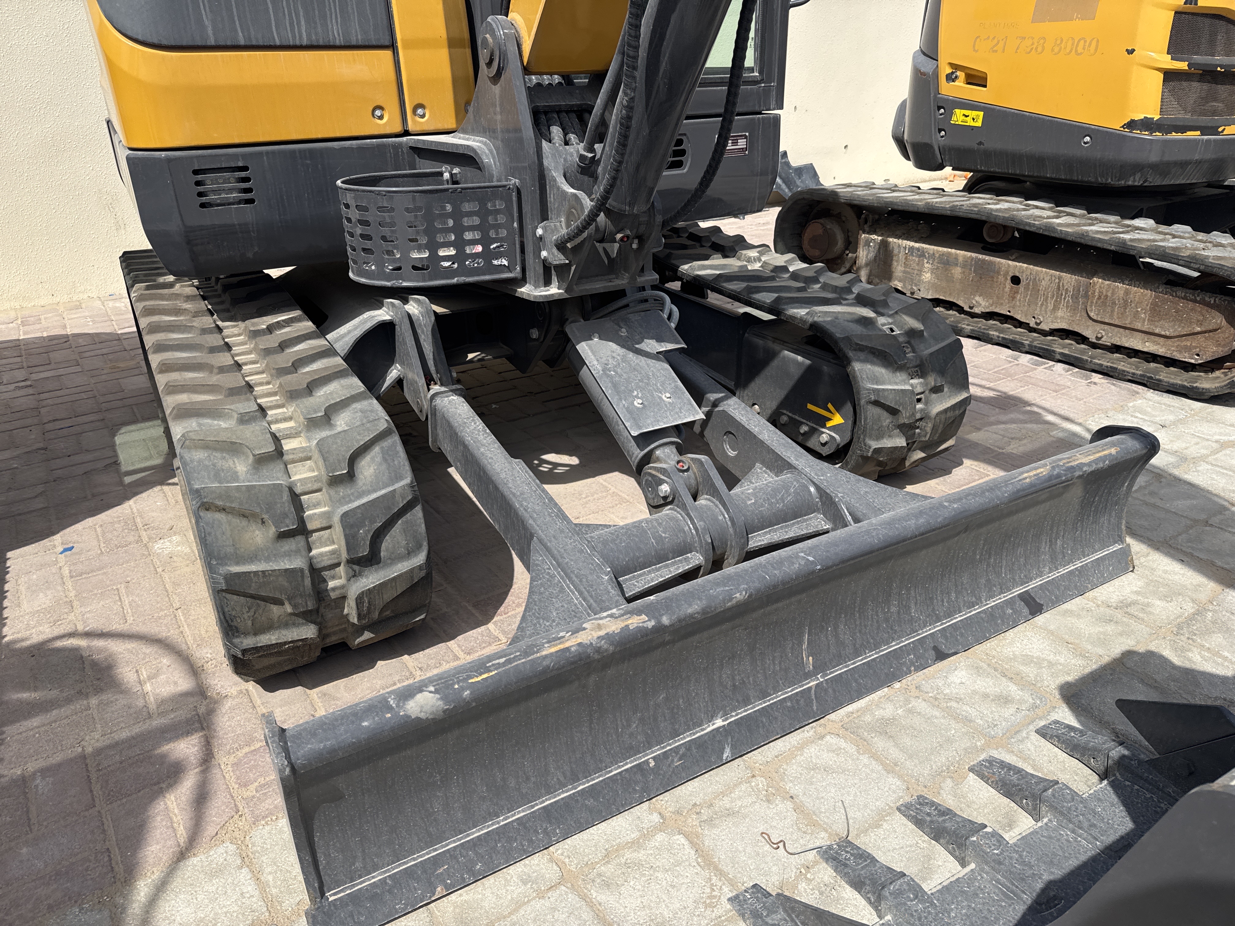 MNX-017-XCMG-XE60G-Pro-Mini-excavators-inspection-Chassis-Dozer-blade-1