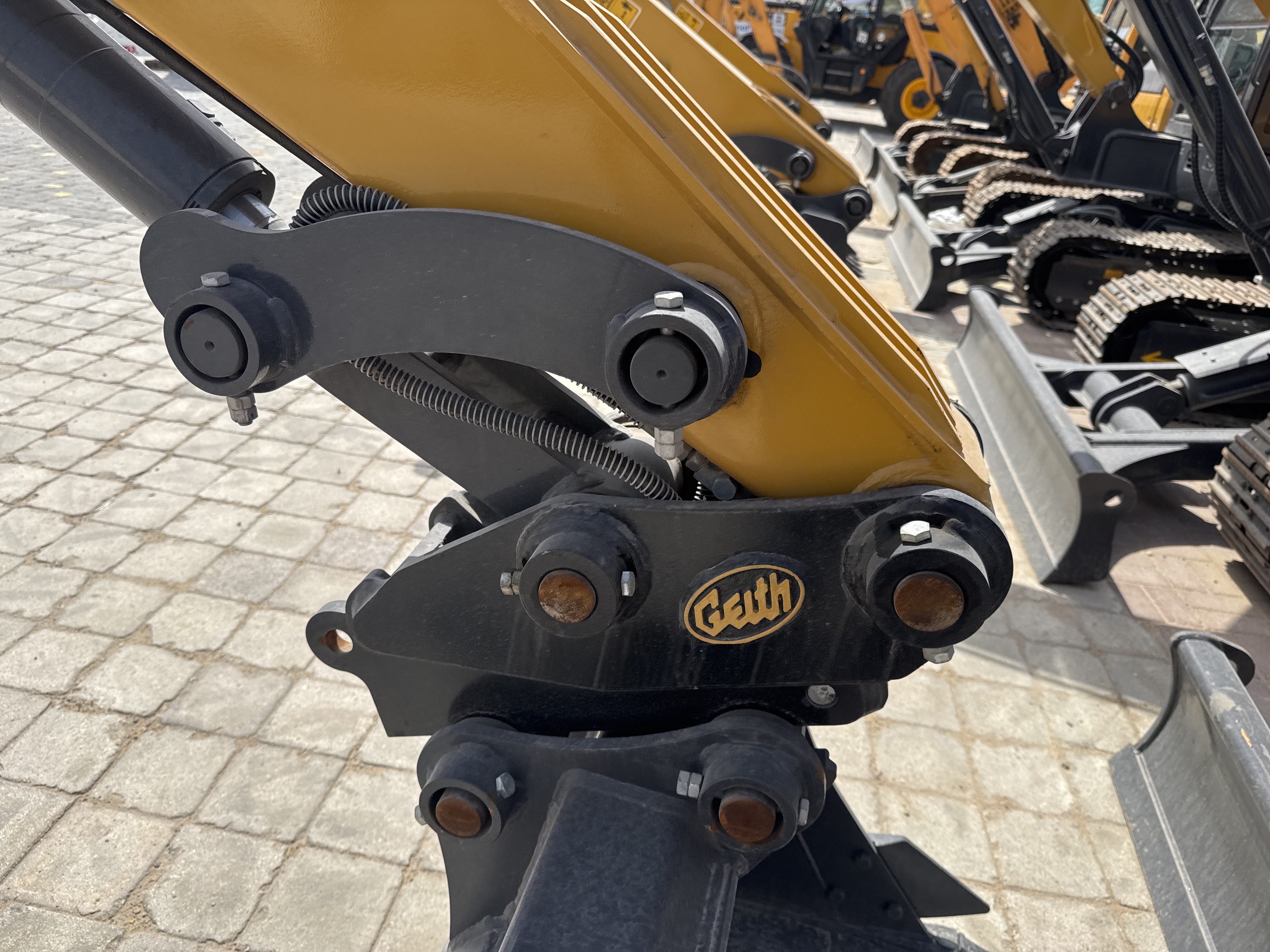 MNX-017-XCMG-XE60G-Pro-Mini-excavators-inspection-Chassis-Pin-and-bushings-stick-to-bucket-1