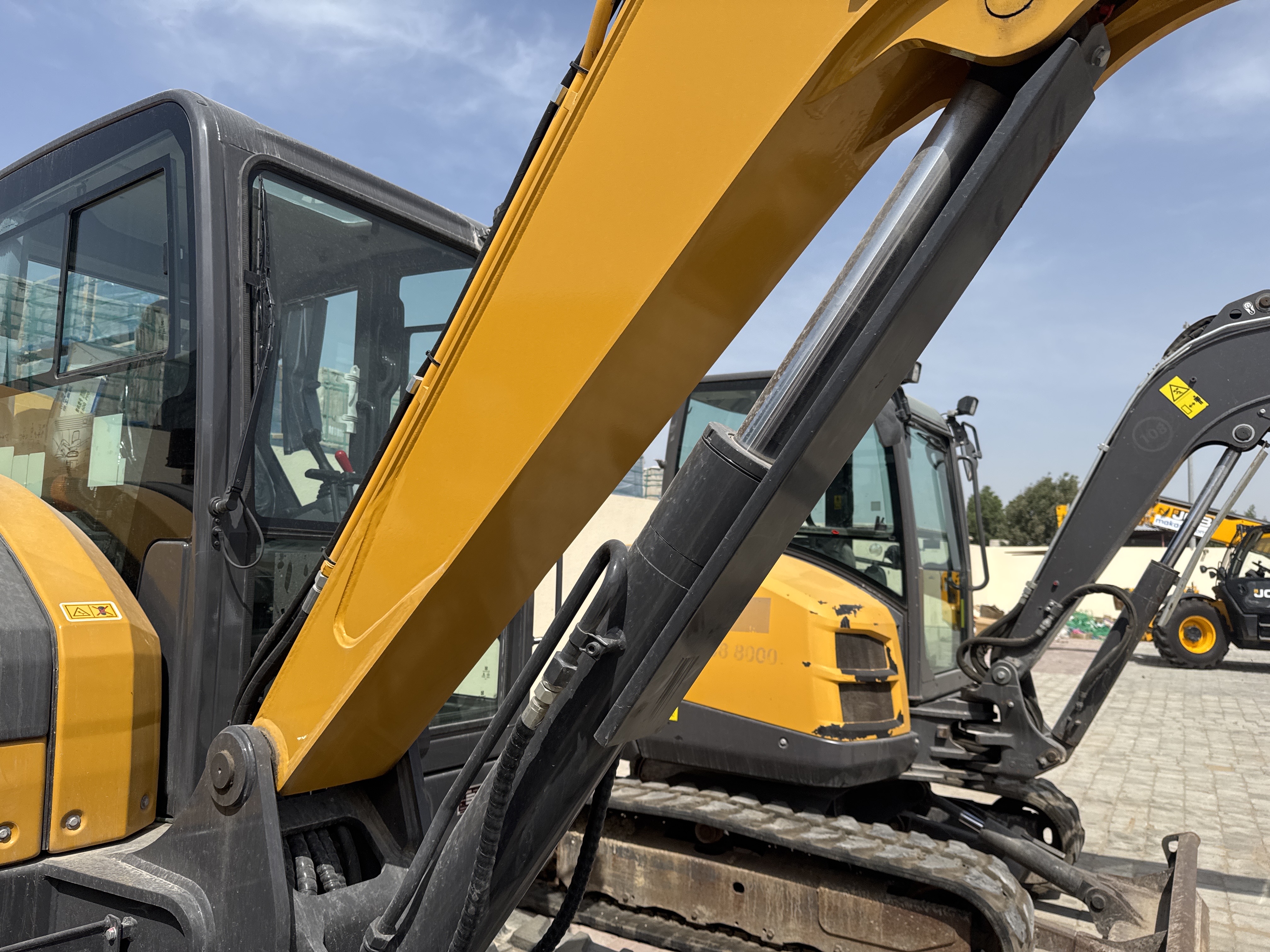 MNX-017-XCMG-XE60G-Pro-Mini-excavators-inspection-Hydraulics-Boom-lift-cylinder-1