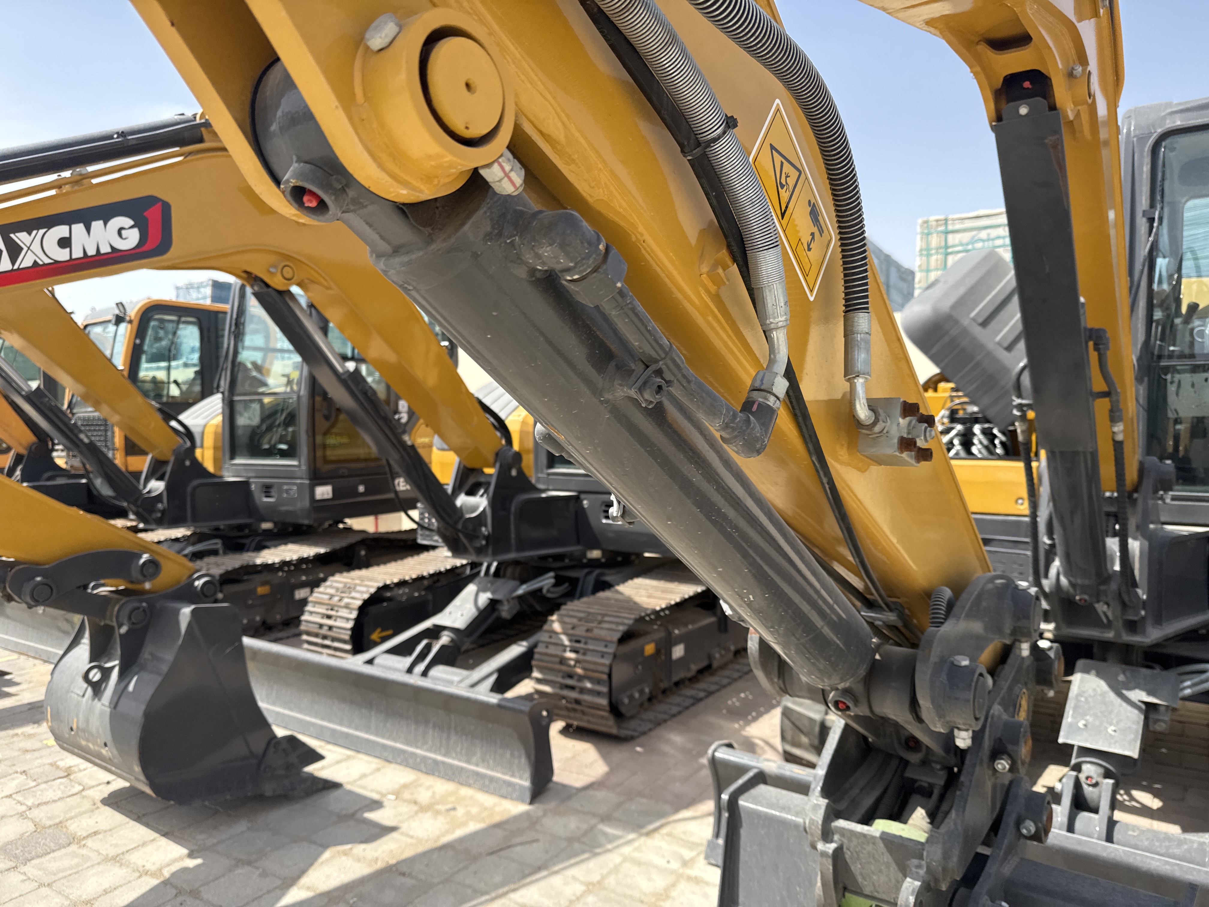 MNX-017-XCMG-XE60G-Pro-Mini-excavators-inspection-Hydraulics-Bucket-cylinder-1
