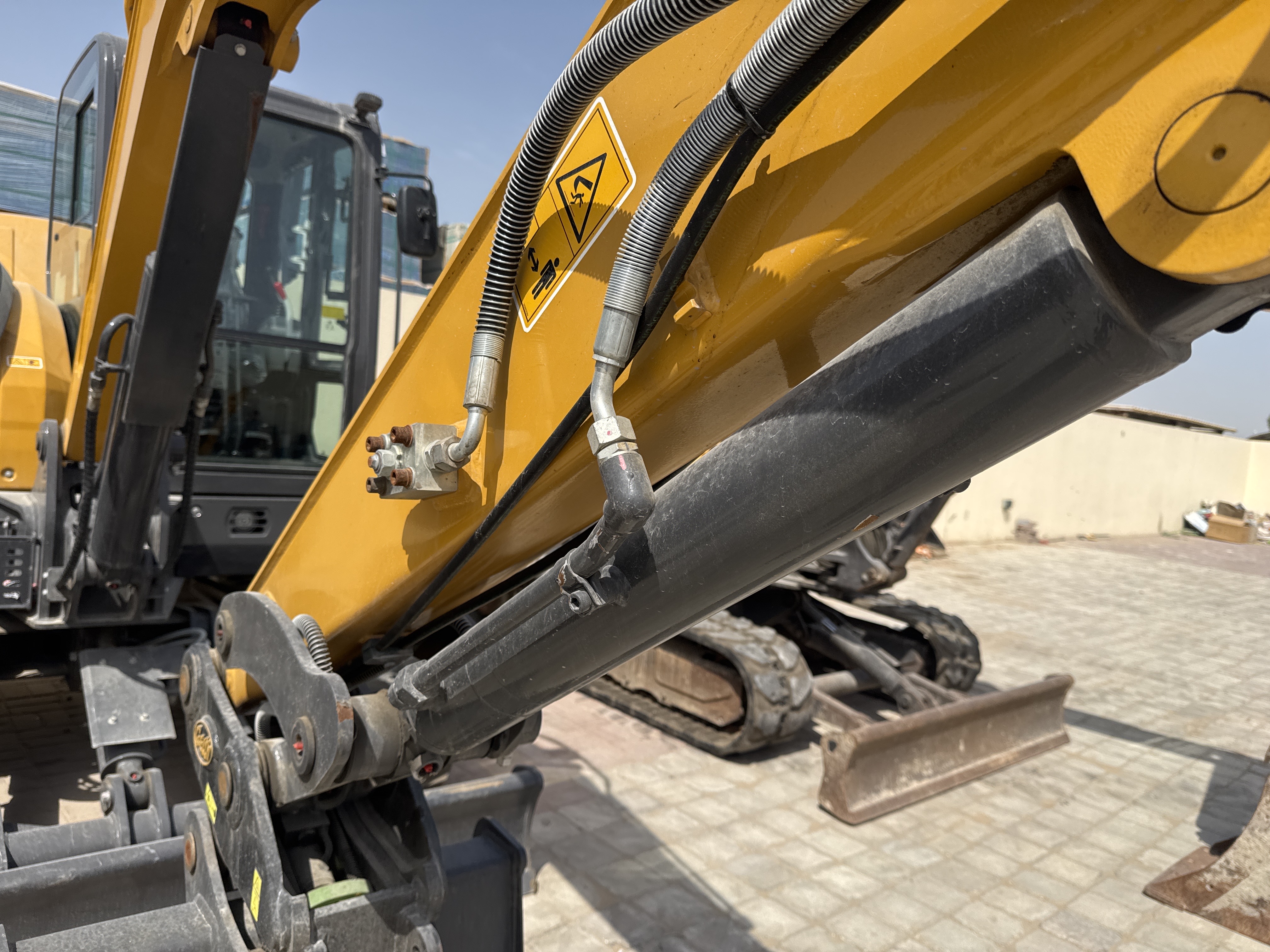 MNX-017-XCMG-XE60G-Pro-Mini-excavators-inspection-Hydraulics-Bucket-cylinder-1