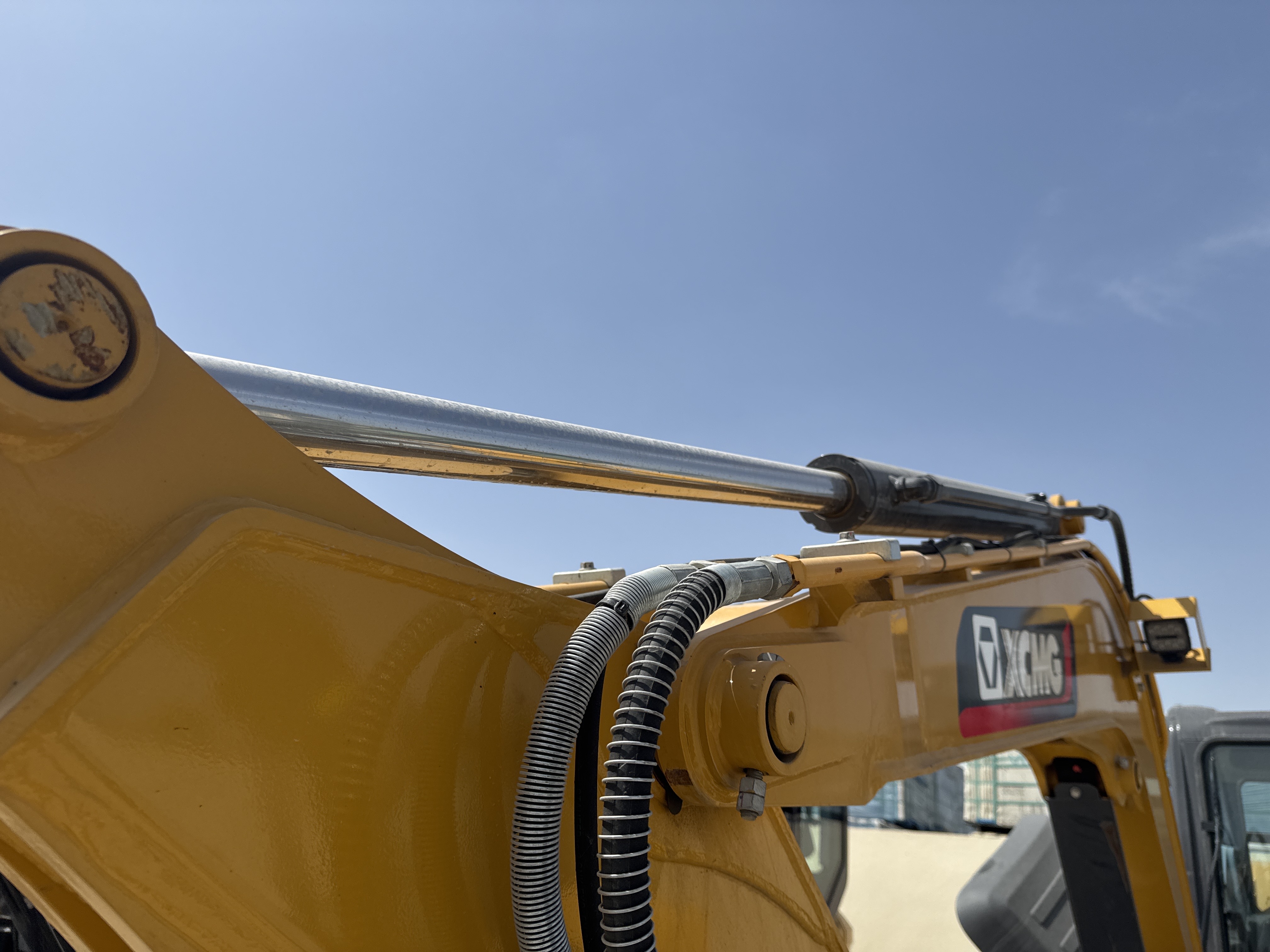 MNX-017-XCMG-XE60G-Pro-Mini-excavators-inspection-Hydraulics-Stick-cylinder-1