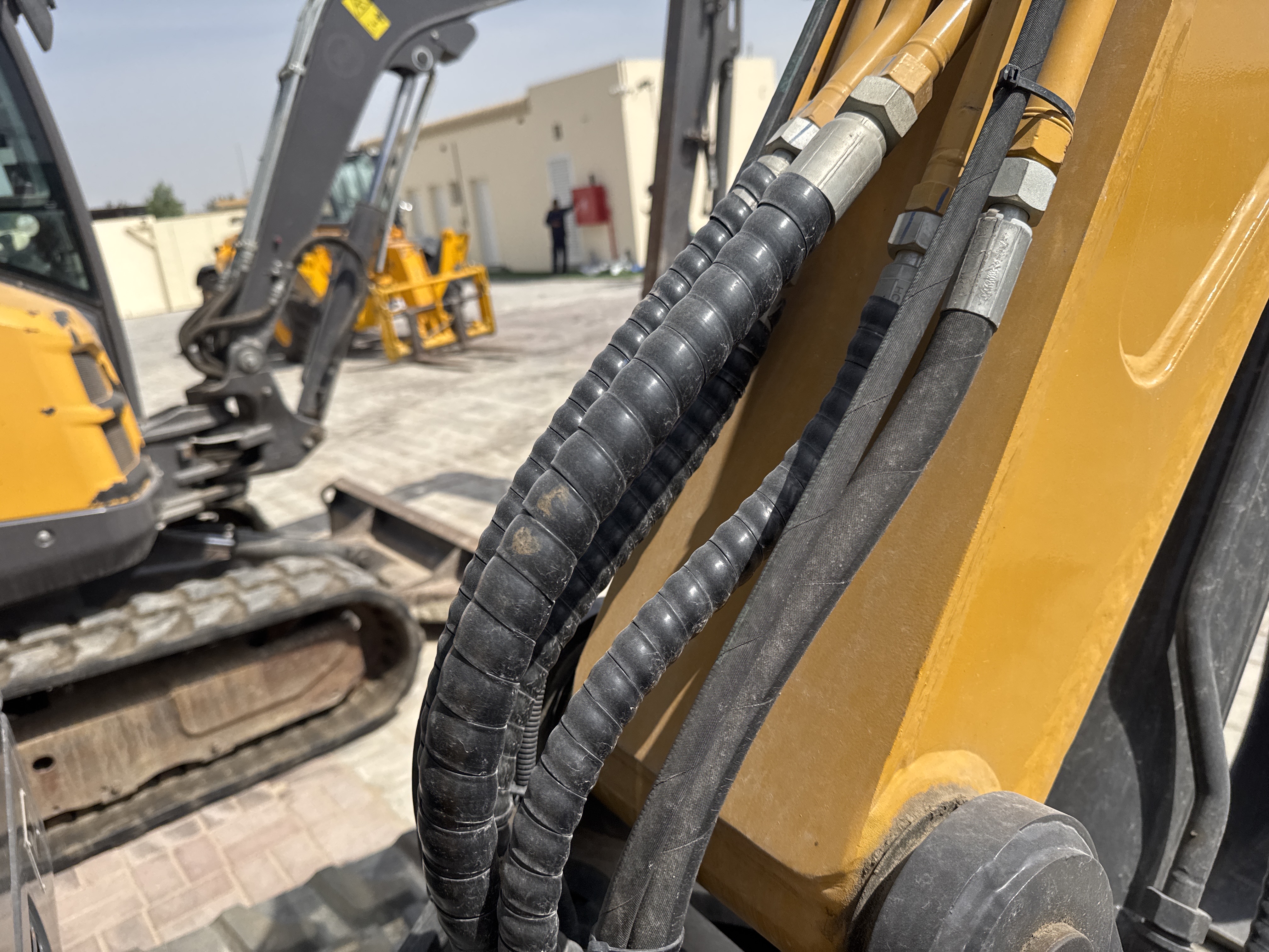 MNX-017-XCMG-XE60G-Pro-Mini-excavators-inspection-Hydraulics-Hydraulic-hoses-and-lines-1