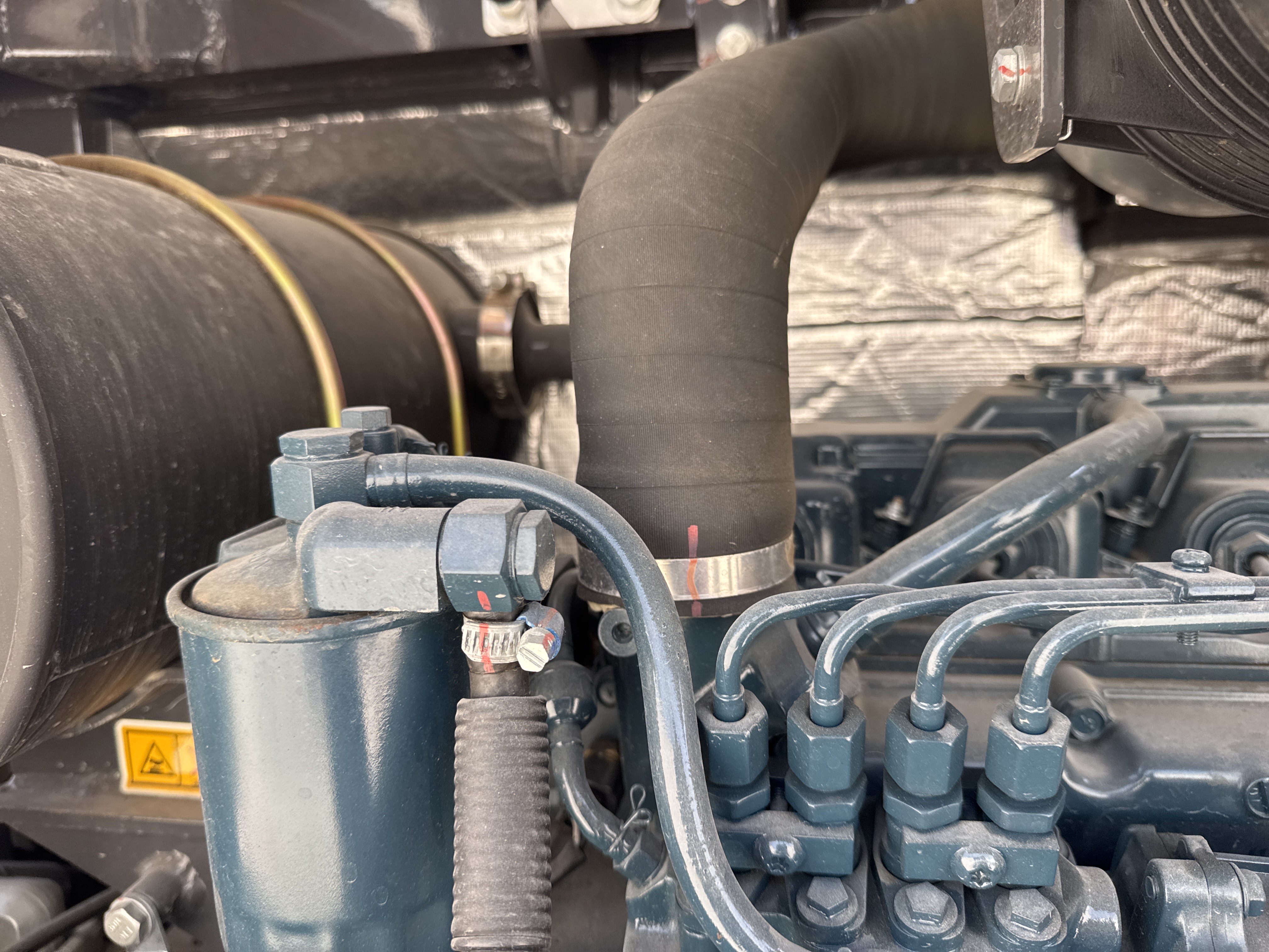 MNX-017-XCMG-XE60G-Pro-Mini-excavators-inspection-Engine-Hoses-1