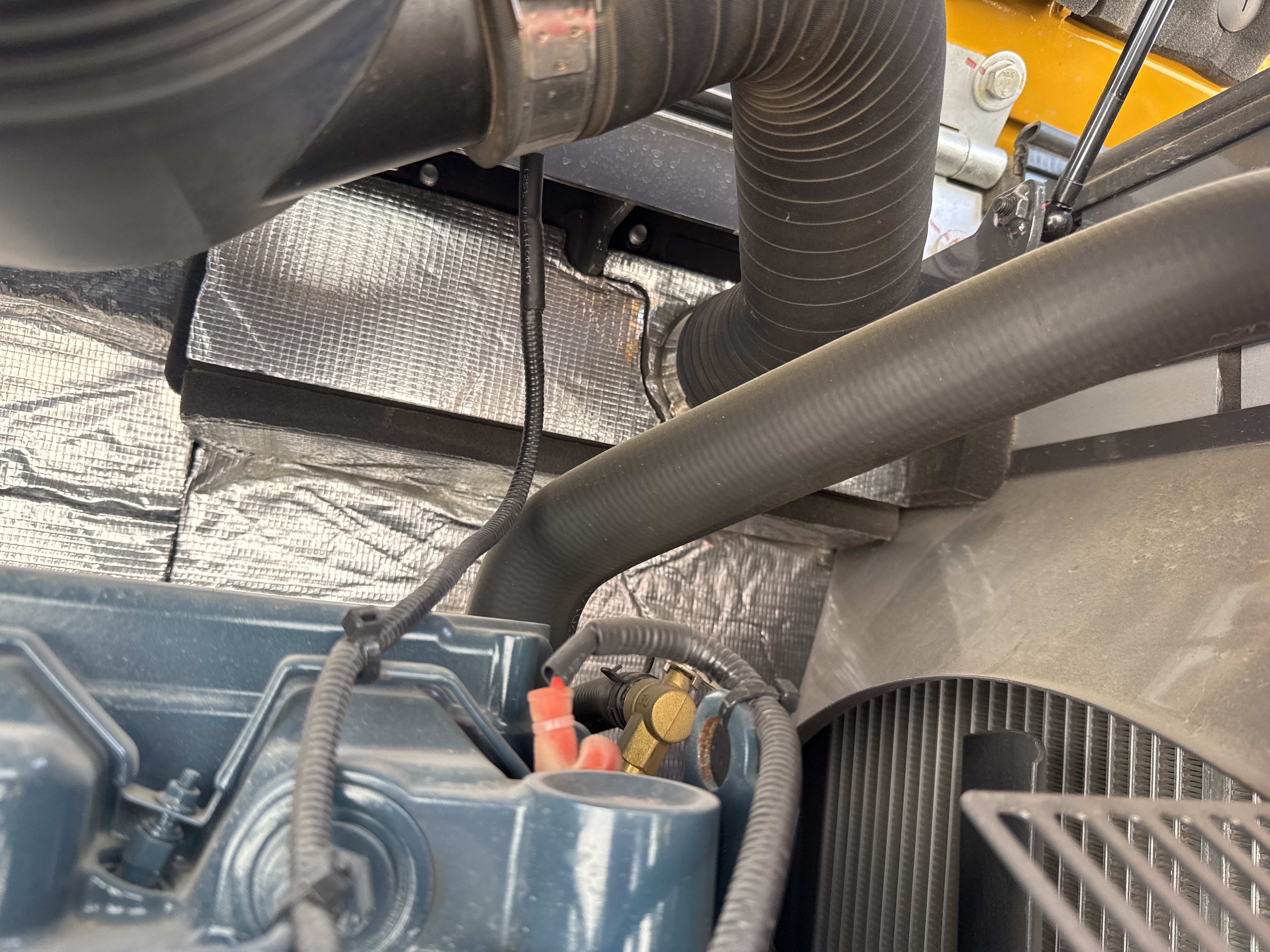 MNX-017-XCMG-XE60G-Pro-Mini-excavators-inspection-Engine-Hoses-1