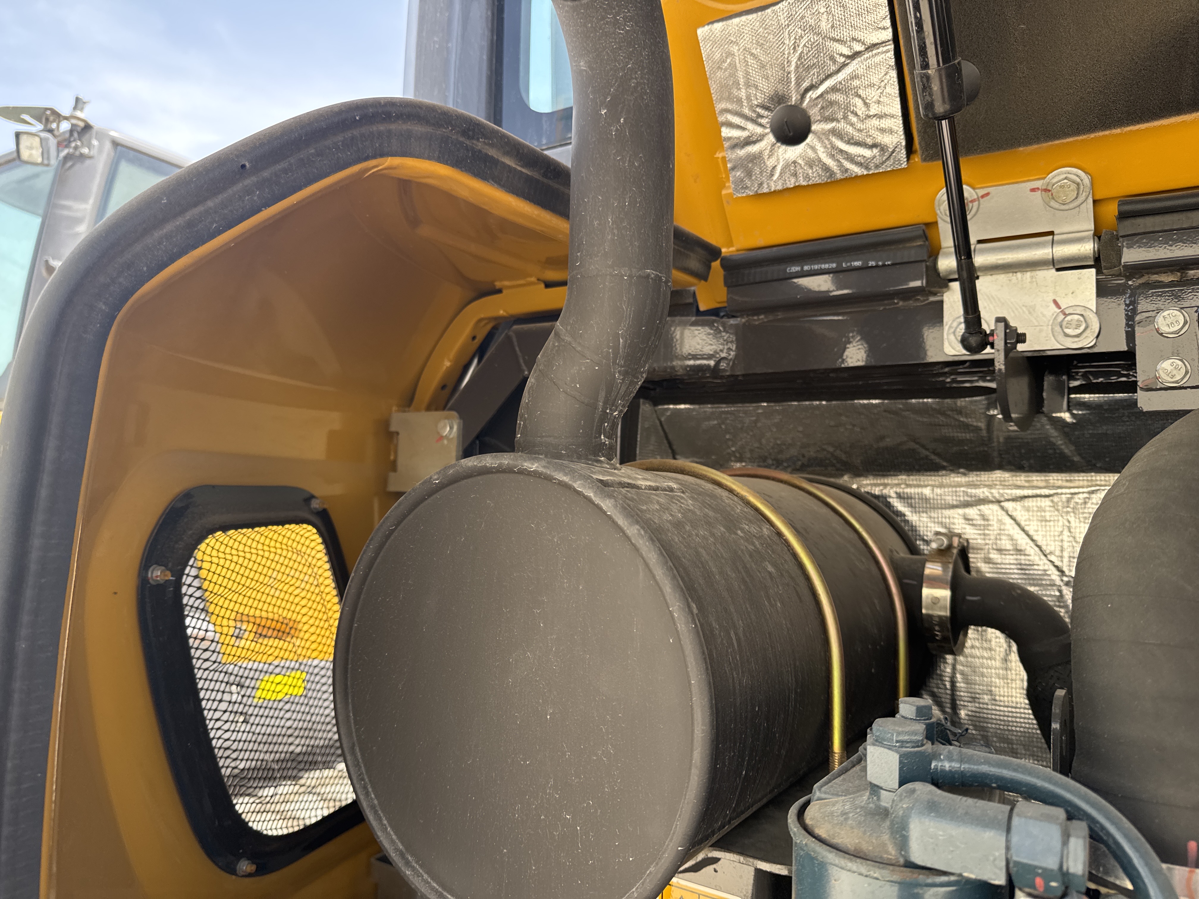 MNX-017-XCMG-XE60G-Pro-Mini-excavators-inspection-Engine-Exhaust-system-1