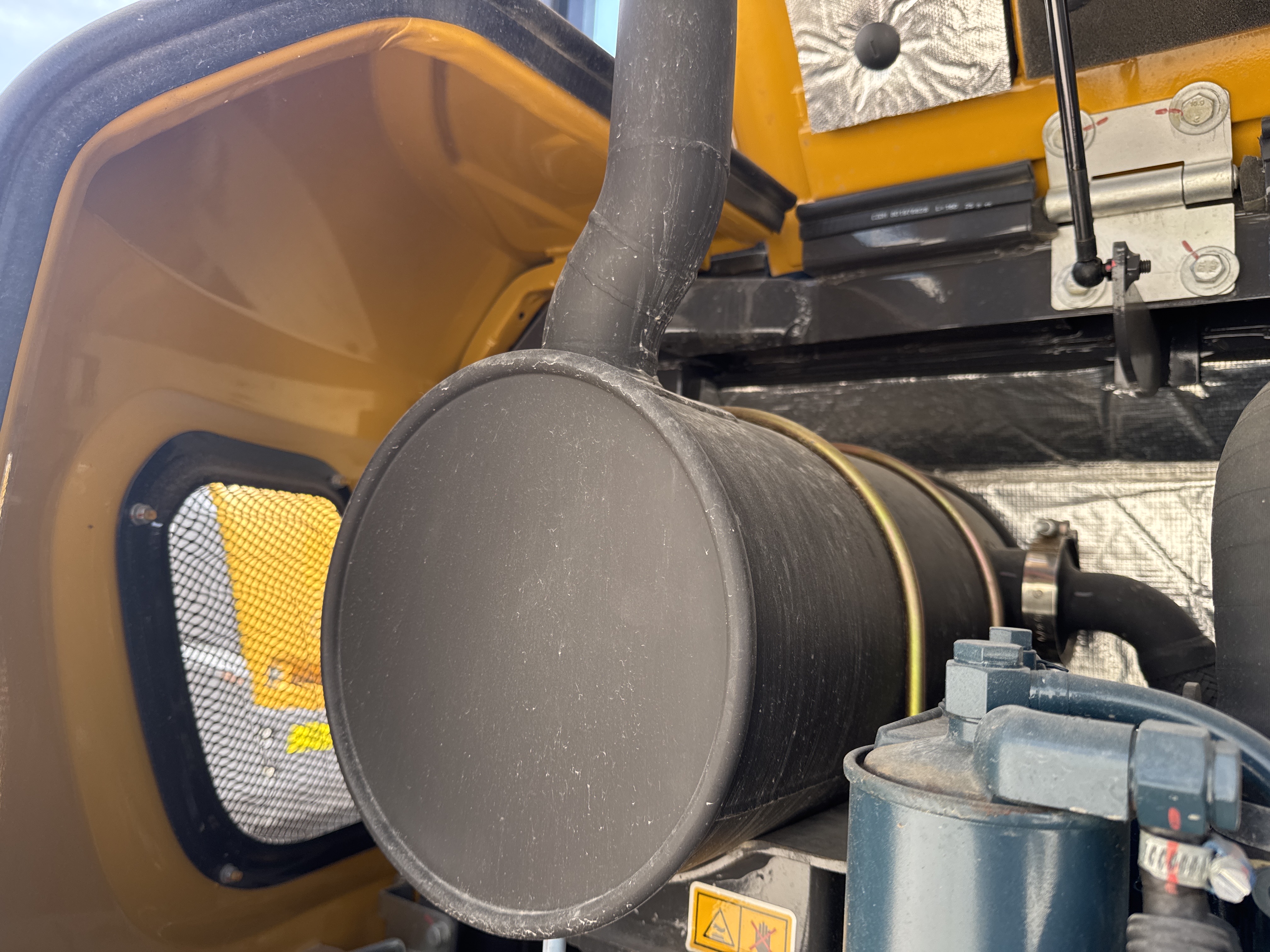 MNX-017-XCMG-XE60G-Pro-Mini-excavators-inspection-Engine-Exhaust-system-1