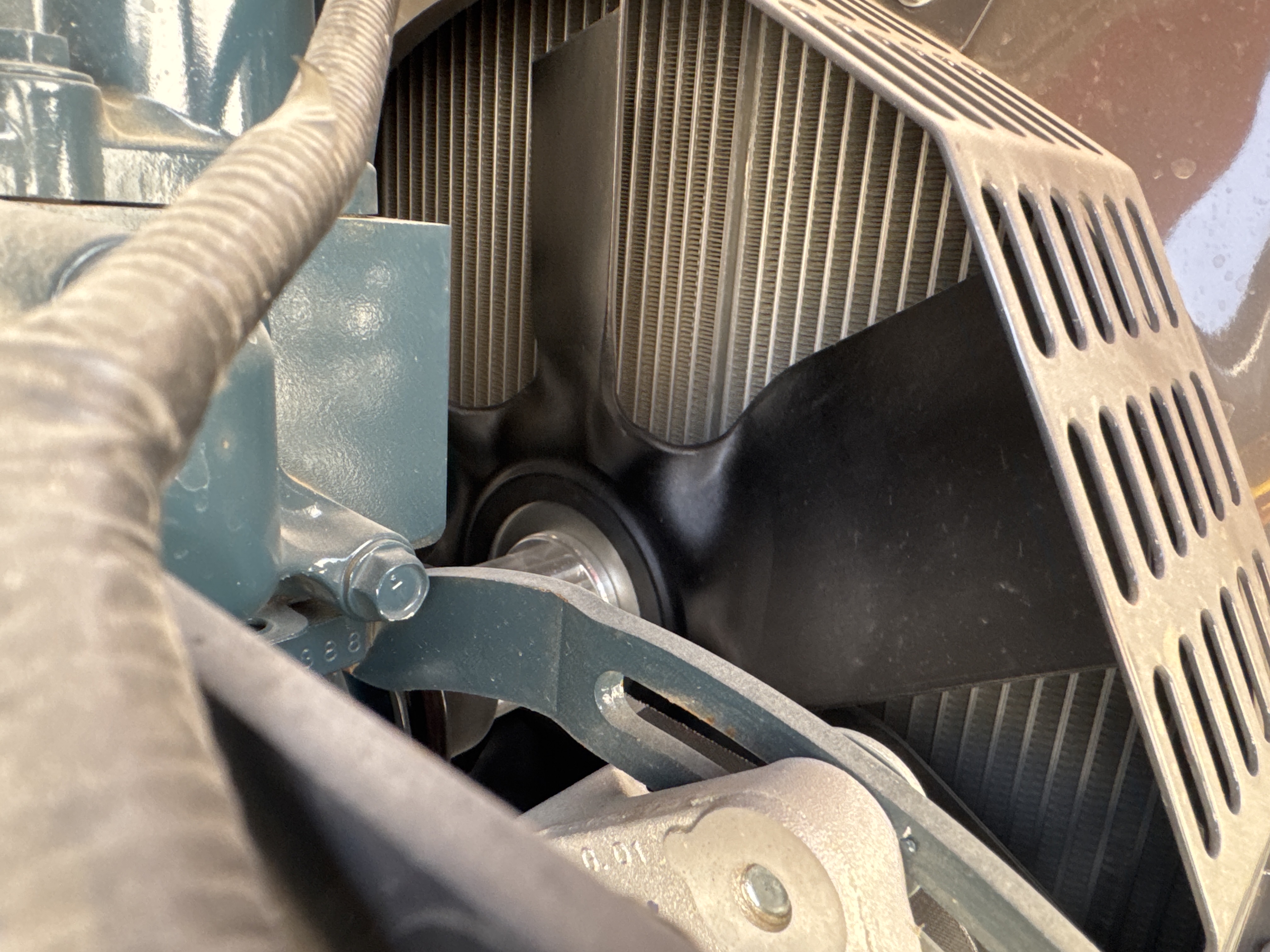 MNX-017-XCMG-XE60G-Pro-Mini-excavators-inspection-Engine-Radiator,-oil-cooler-and-air-cooler-1