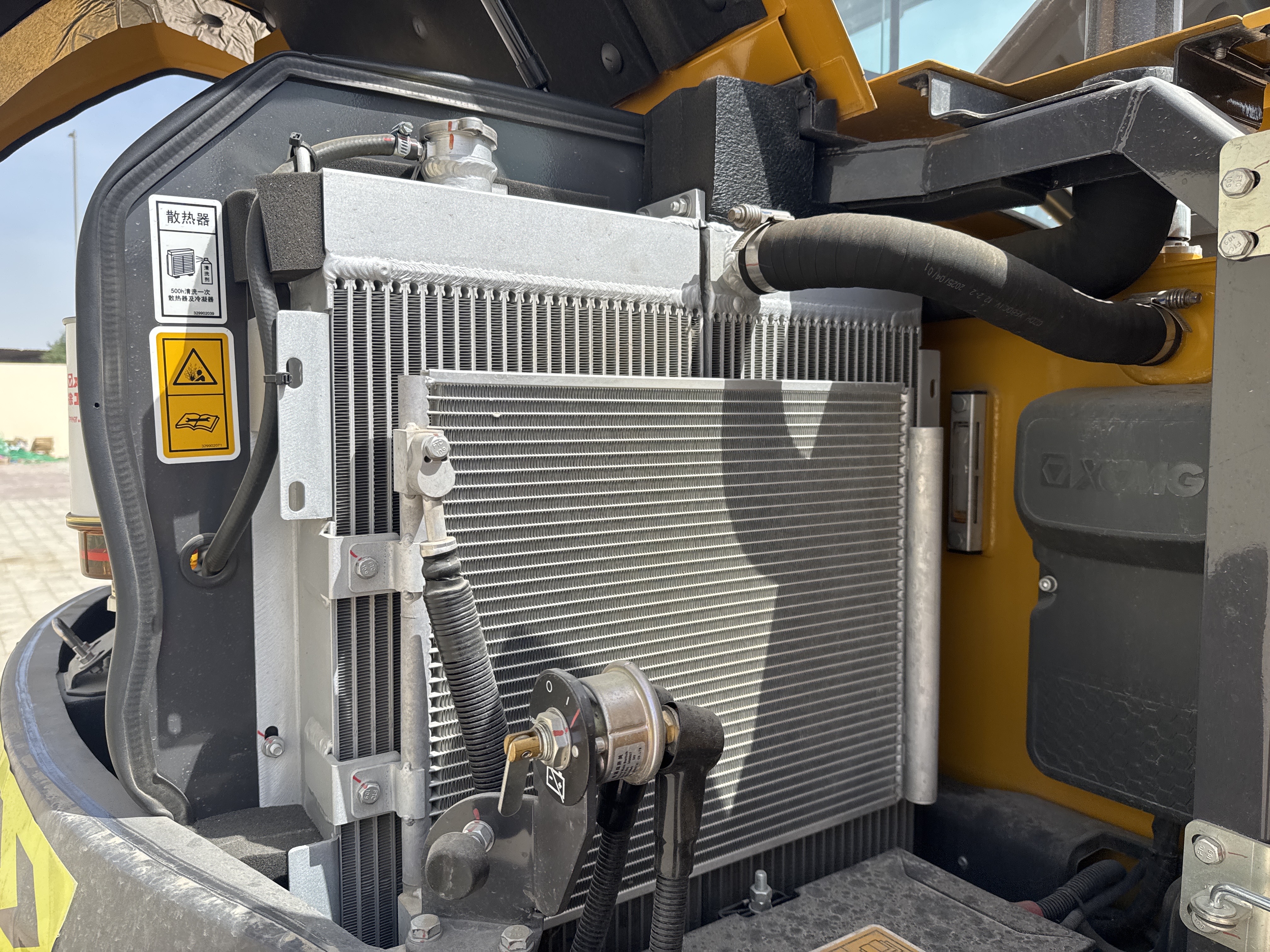 MNX-017-XCMG-XE60G-Pro-Mini-excavators-inspection-Engine-Radiator,-oil-cooler-and-air-cooler-1