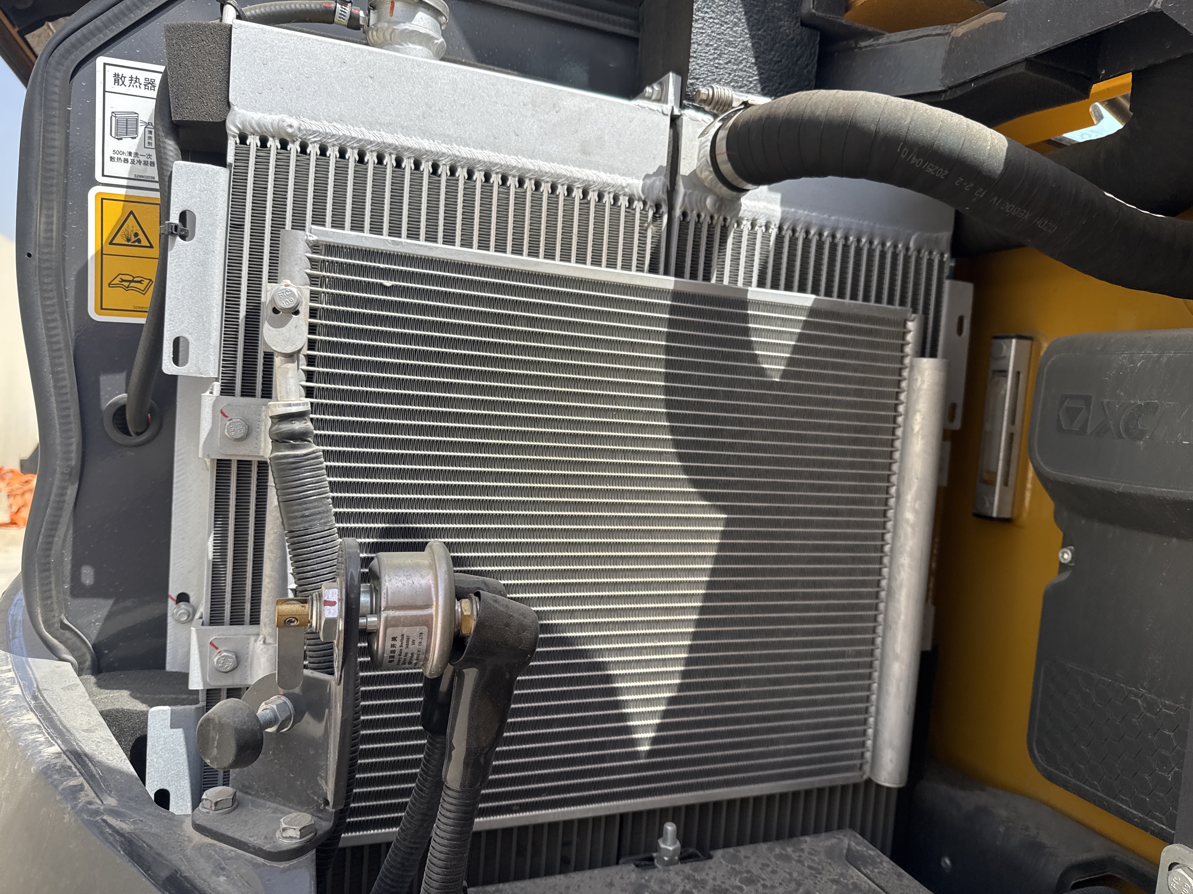MNX-017-XCMG-XE60G-Pro-Mini-excavators-inspection-Engine-Radiator,-oil-cooler-and-air-cooler-1