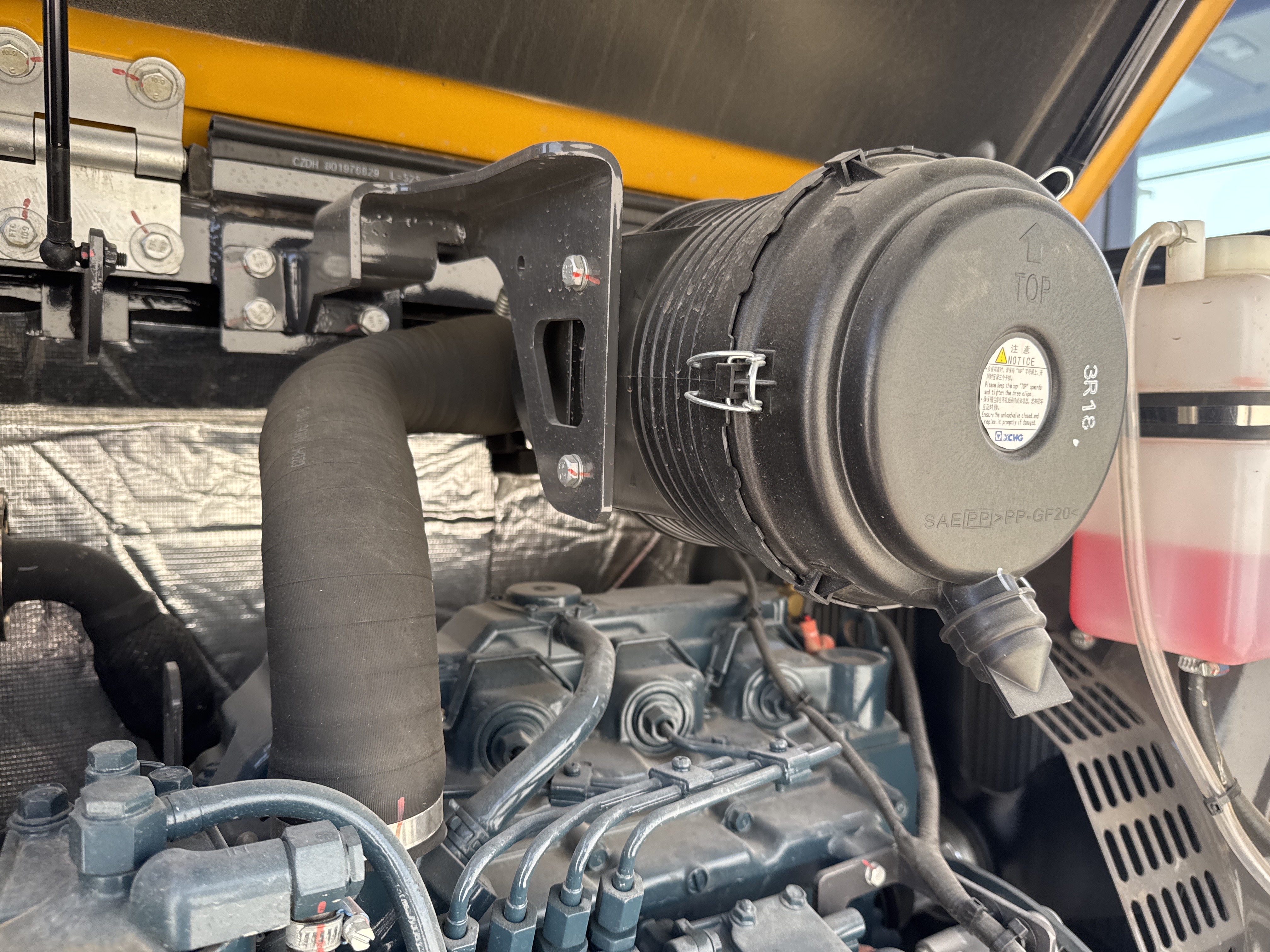 MNX-017-XCMG-XE60G-Pro-Mini-excavators-inspection-Engine-Air-intake-system-1