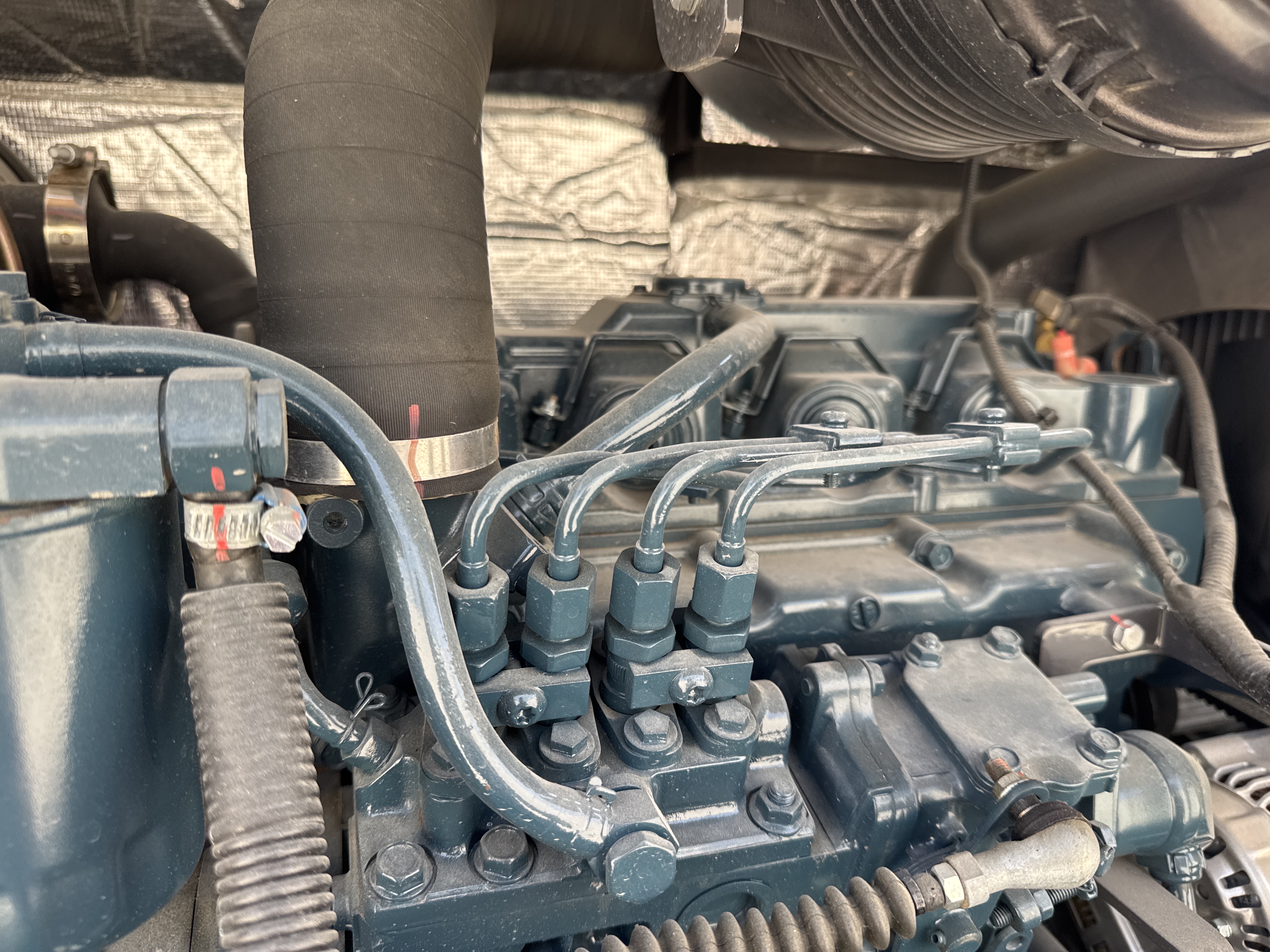 MNX-017-XCMG-XE60G-Pro-Mini-excavators-inspection-Engine-Fuel-leaks-1