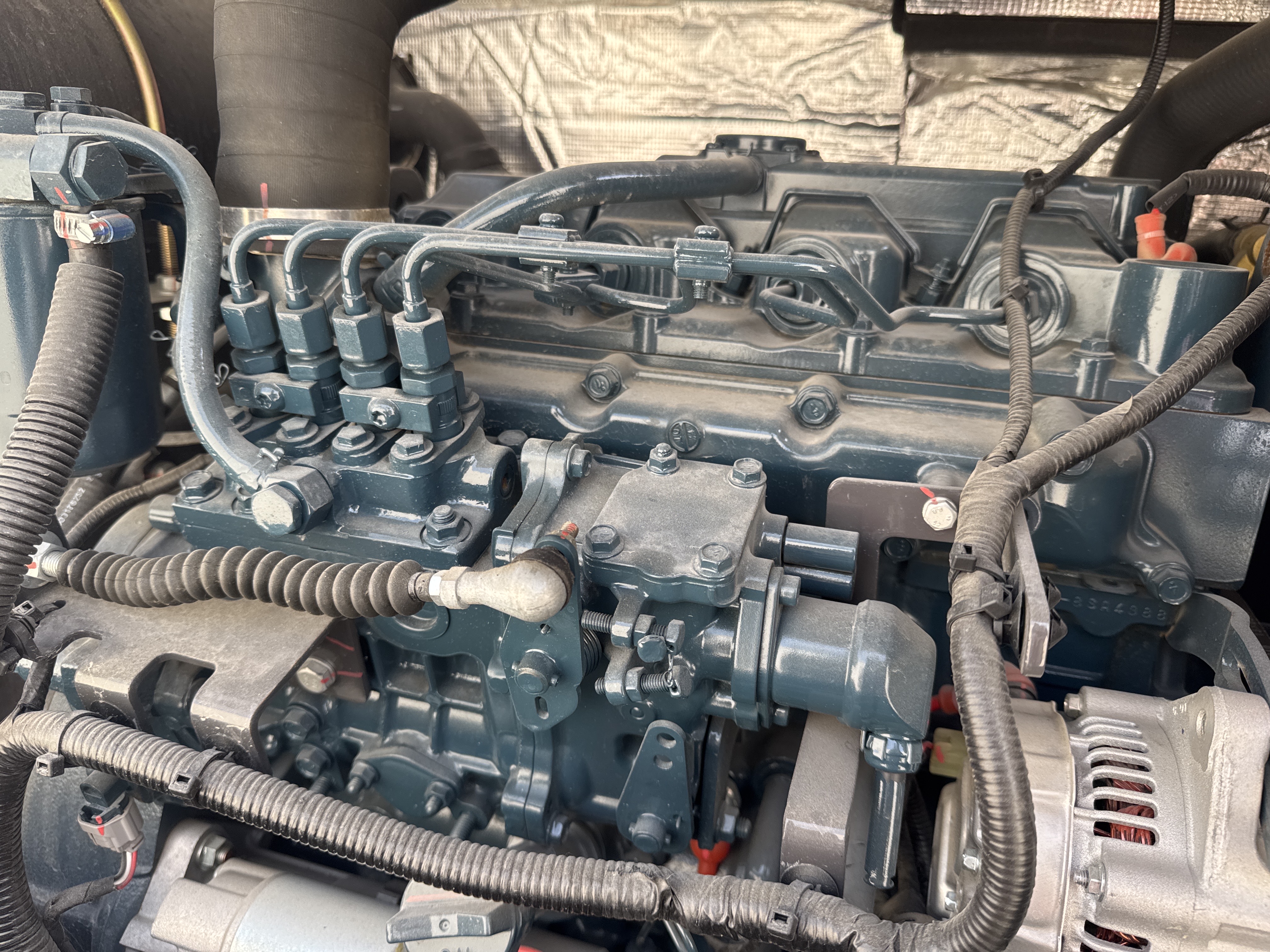 MNX-017-XCMG-XE60G-Pro-Mini-excavators-inspection-Engine-Fuel-leaks-1