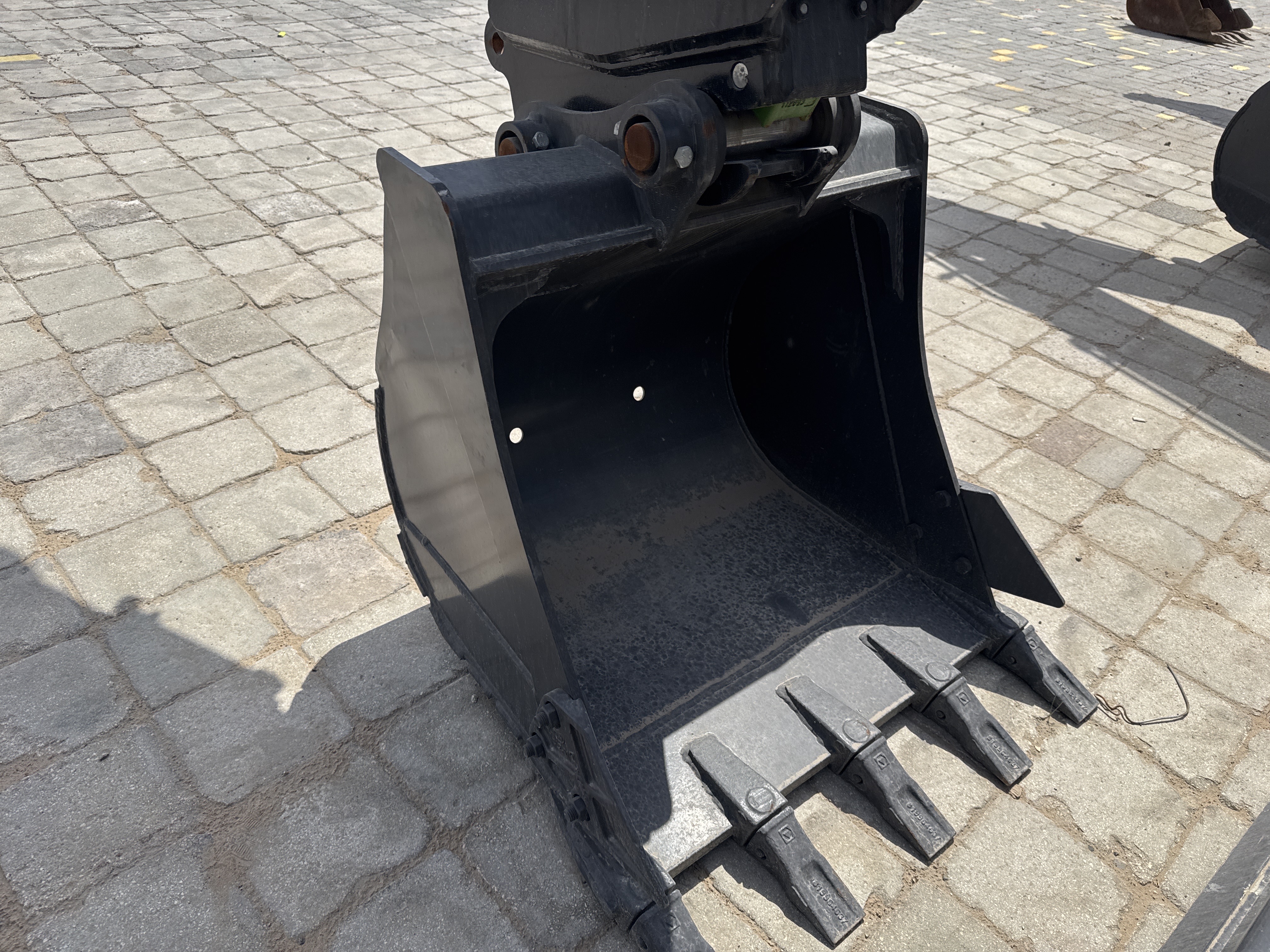MNX-017-XCMG-XE60G-Pro-Mini-excavators-inspection-Attachment-Excavator-bucket-1