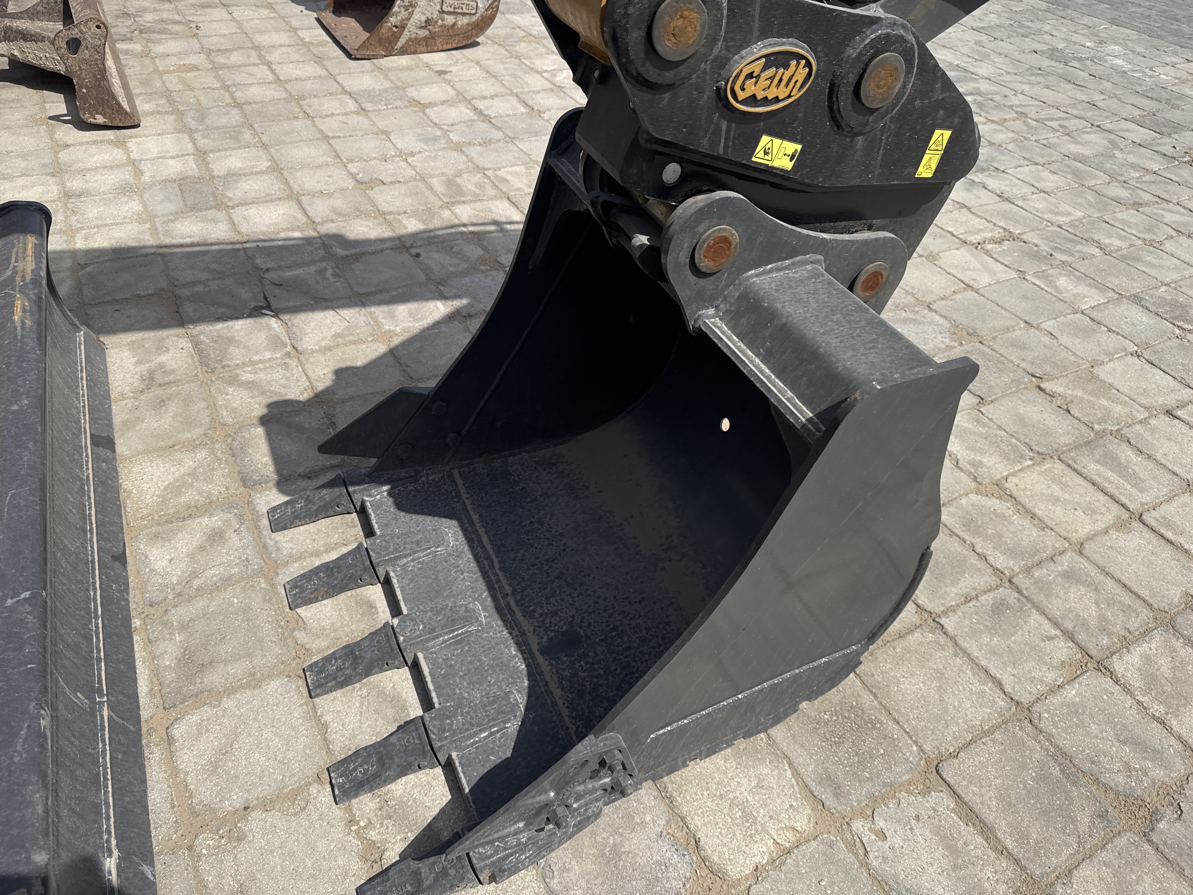 MNX-017-XCMG-XE60G-Pro-Mini-excavators-inspection-Attachment-Excavator-bucket-1