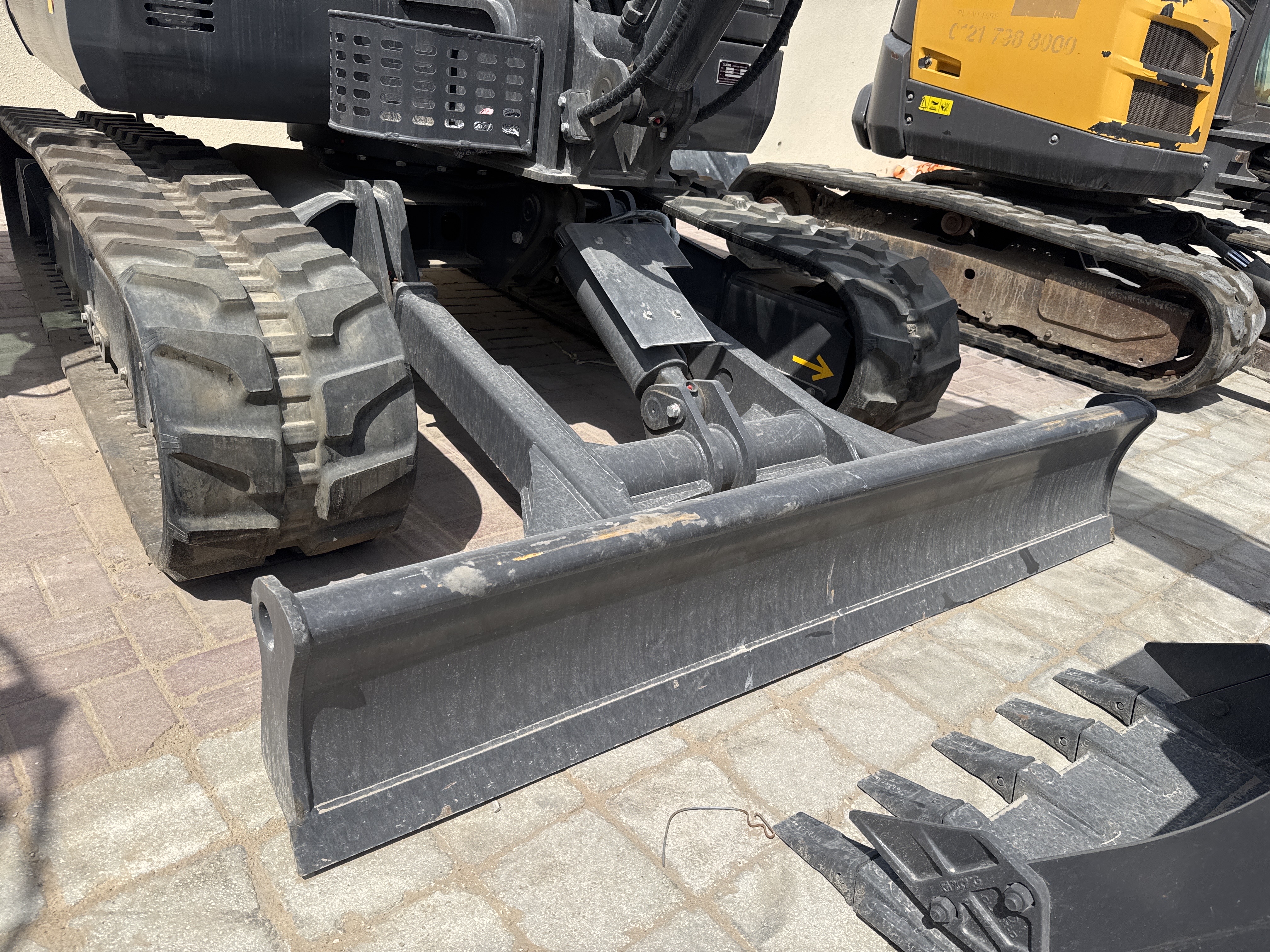 MNX-017-XCMG-XE60G-Pro-Mini-excavators-inspection-Attachment-Dozer-blade-1